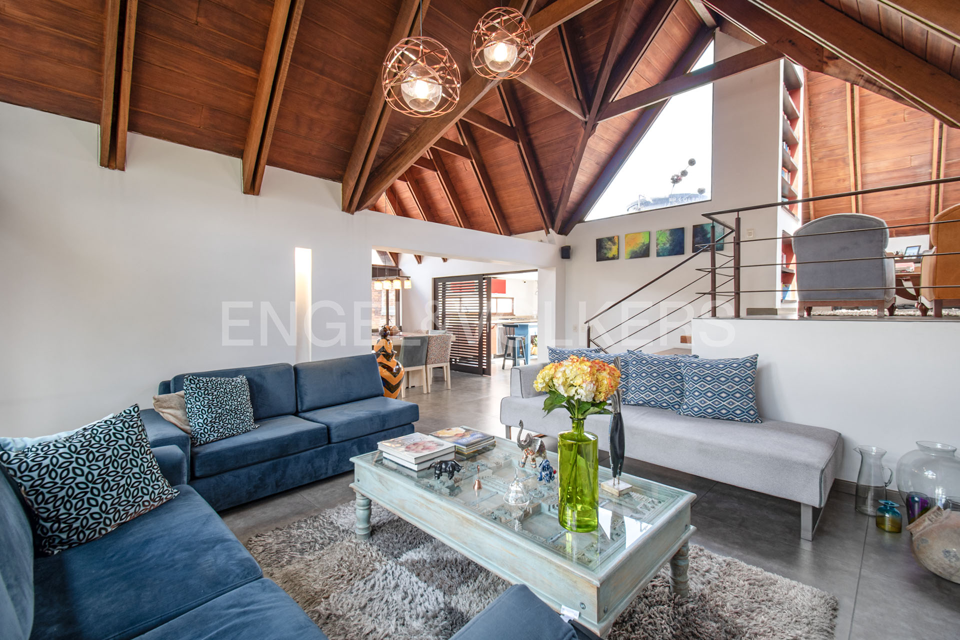 Casa remodelada con terraza y jardín para venta en Sotileza