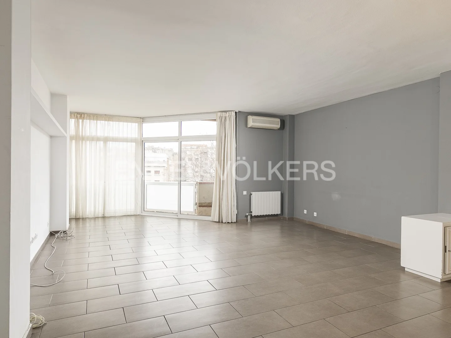Sunny apartment with parking space in Muntaner-Bonanova