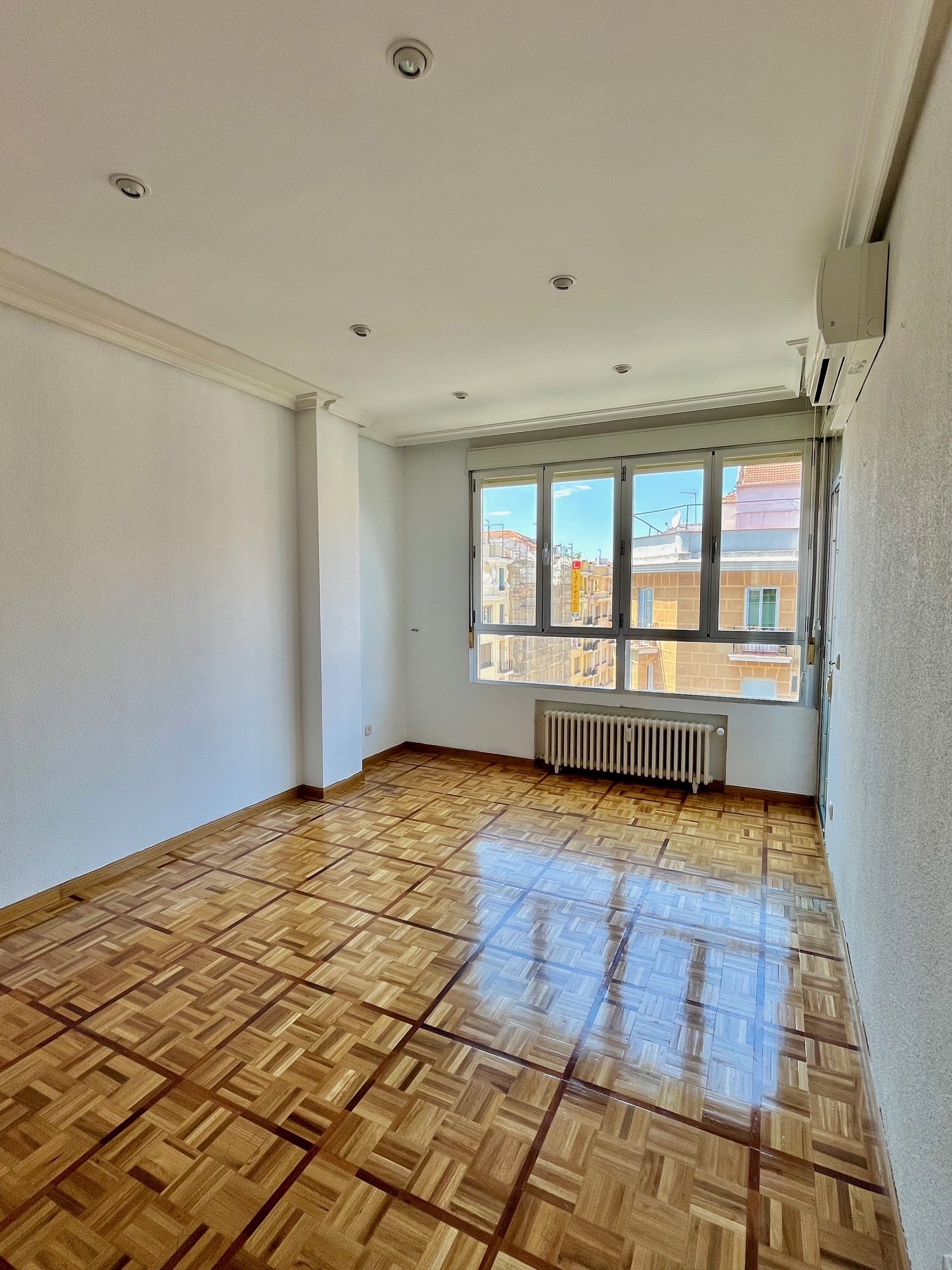 Exterior Apartment with Two Bedrooms and Terrace in Chamberi