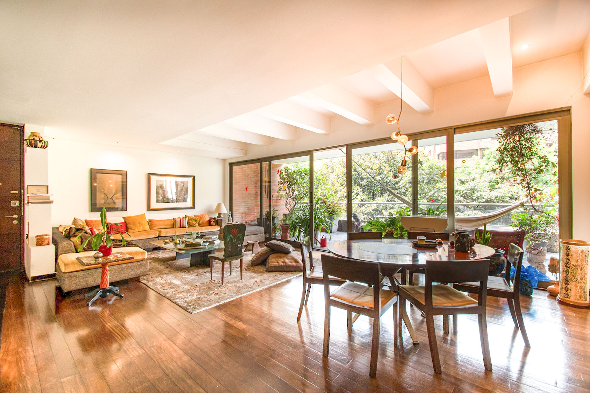 Apartamento con terrazas y clubhouse para arriendo en Rosales