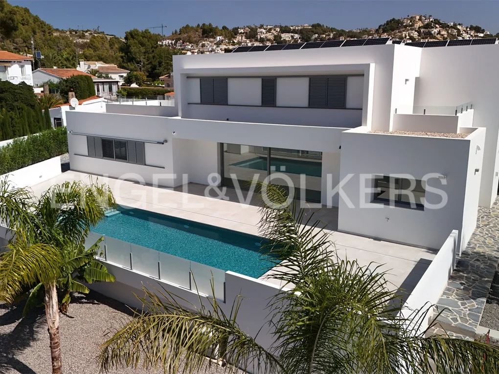 Stunning modern key-ready villa in Benissa