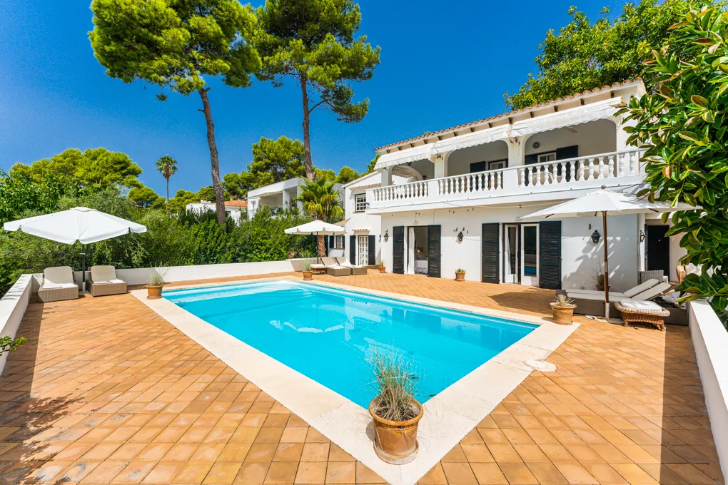 Monthly rent - Spacious Mediterranean villa next to Santo Tomás Beach, Menorca