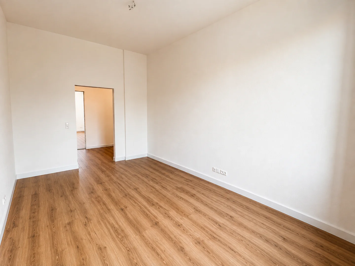Elegante 4-Zimmer-Altbauwohnung mit Balkon in begehrter Lage Magdeburgs - Photo 4