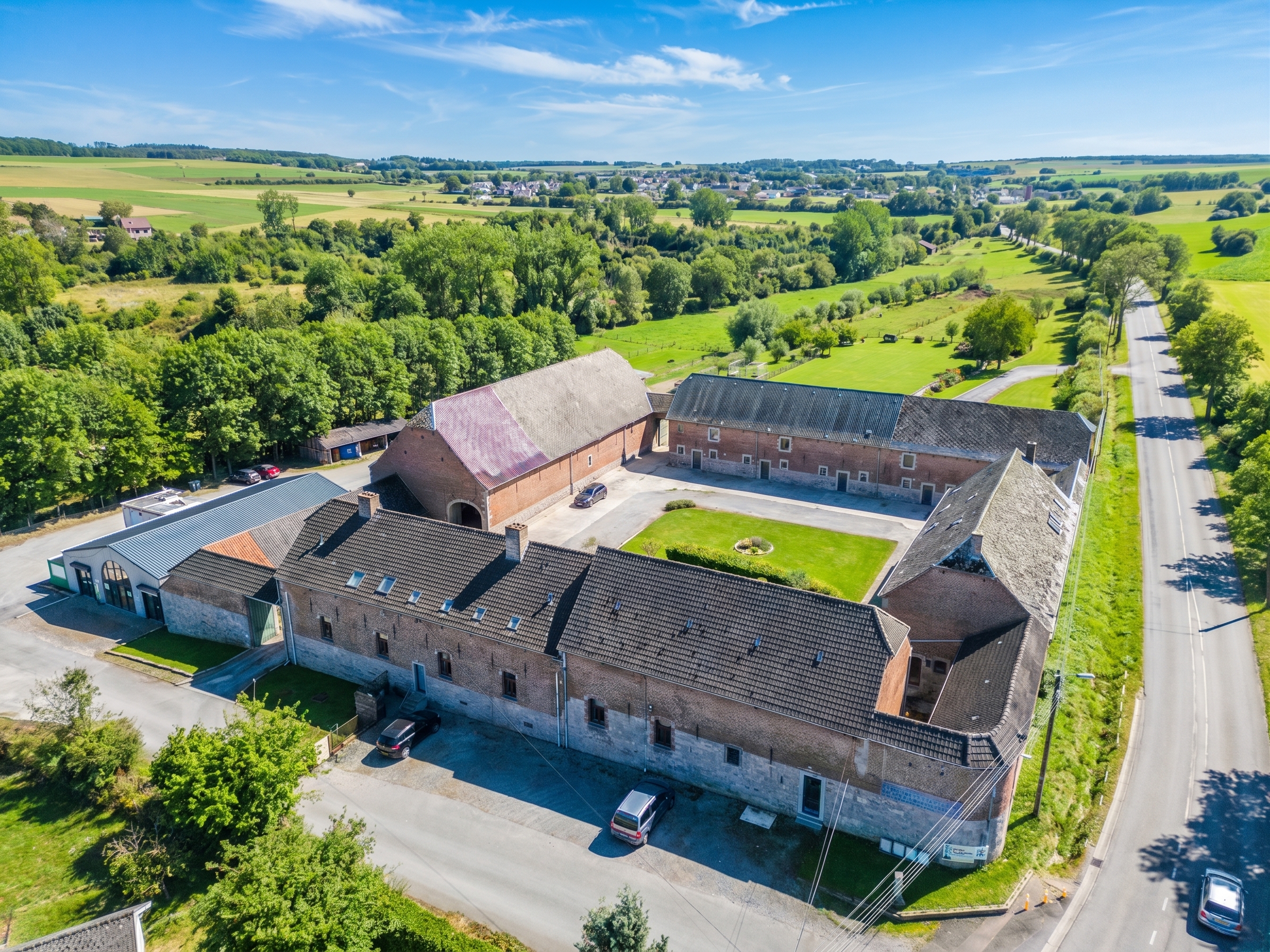 Characterful real estate estate set on 5 hectares of land, in the countryside!
