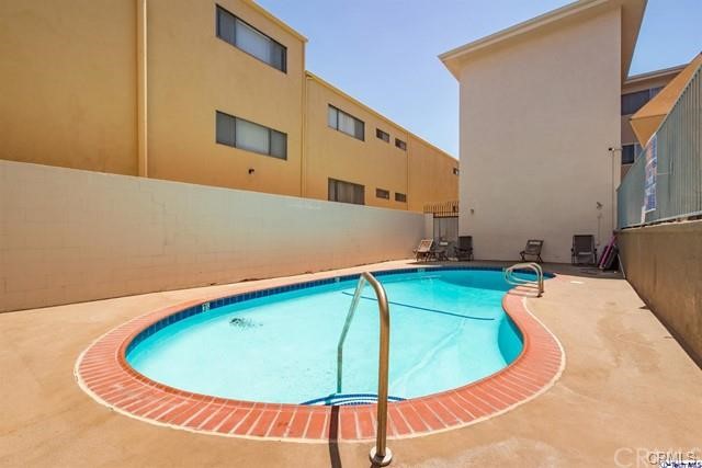 Poolside Convenience in a Quiet Burbank Pocket