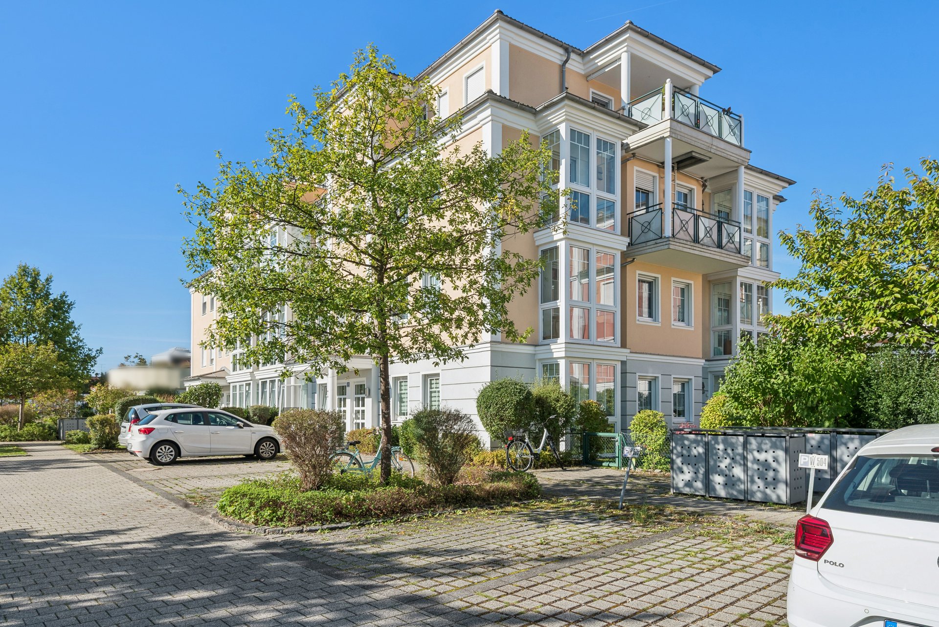 Prime location, Baldham: 3-room apartment with 2 balconies & 2 conservatories