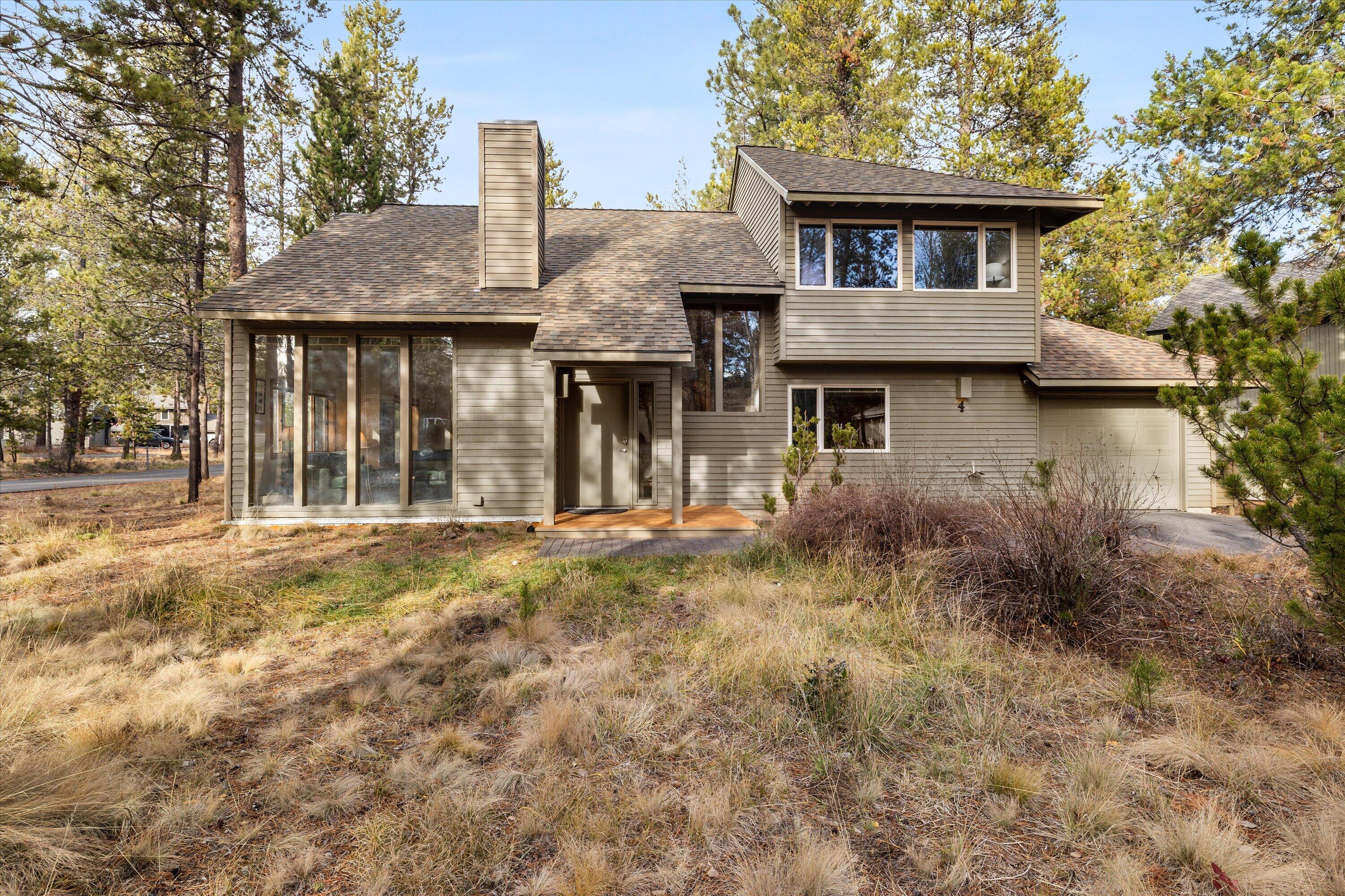 Beautifully Maintained Corner Lot in Sunriver
