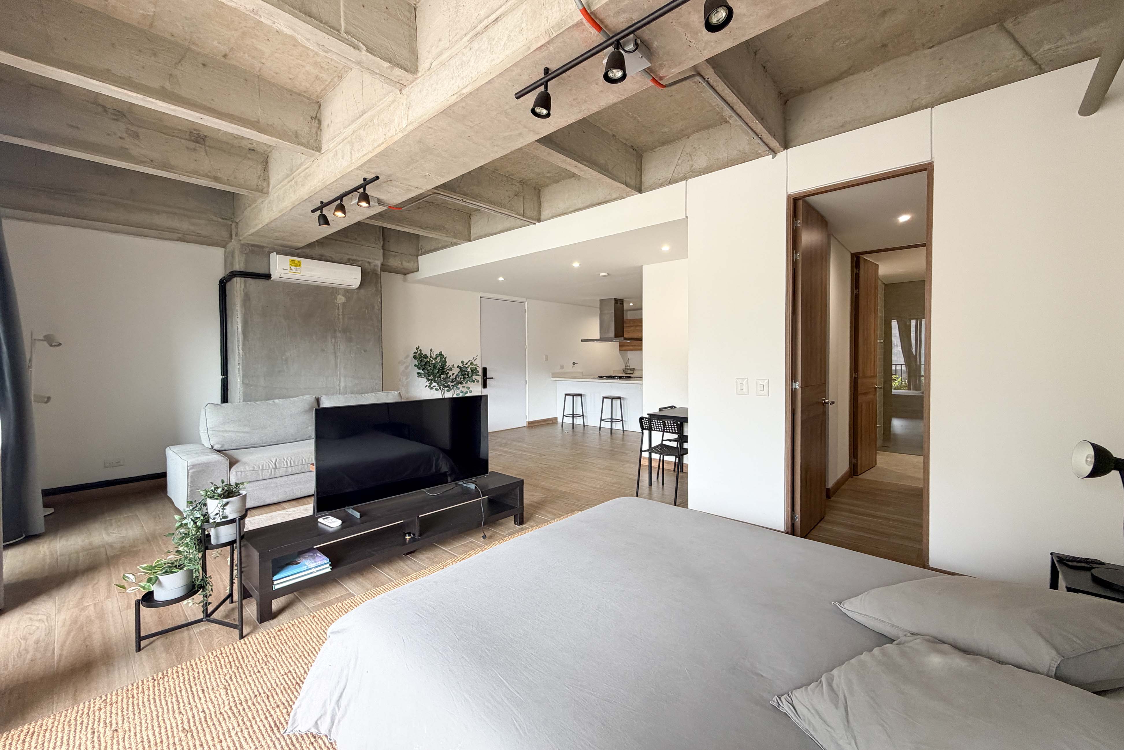 Moderno apartamento amoblado para venta en Ciudad del Rio, Medellín