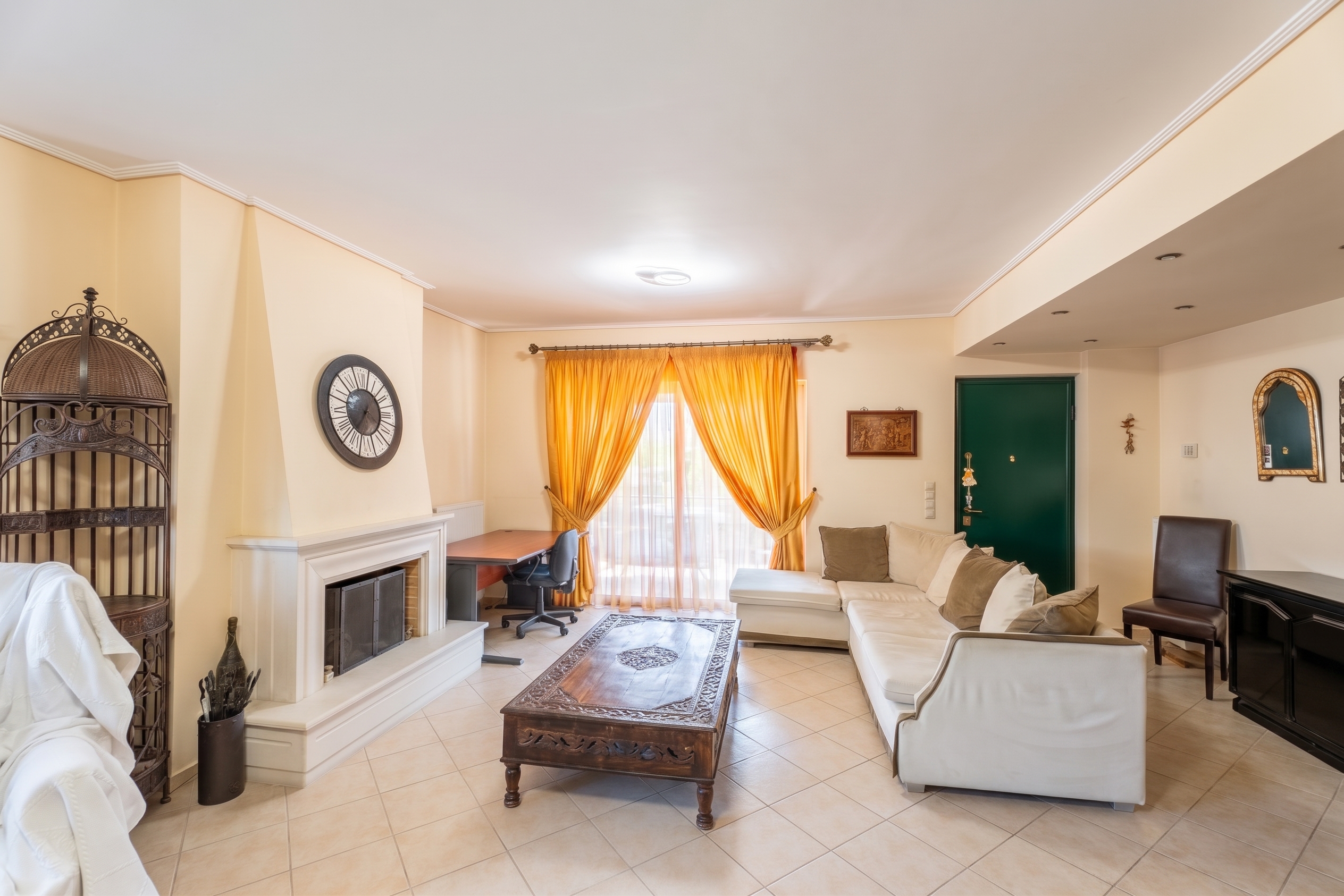 Family residence in the heart of Miladeza of Vari with garden and independent apartment [KI-modifiziert]