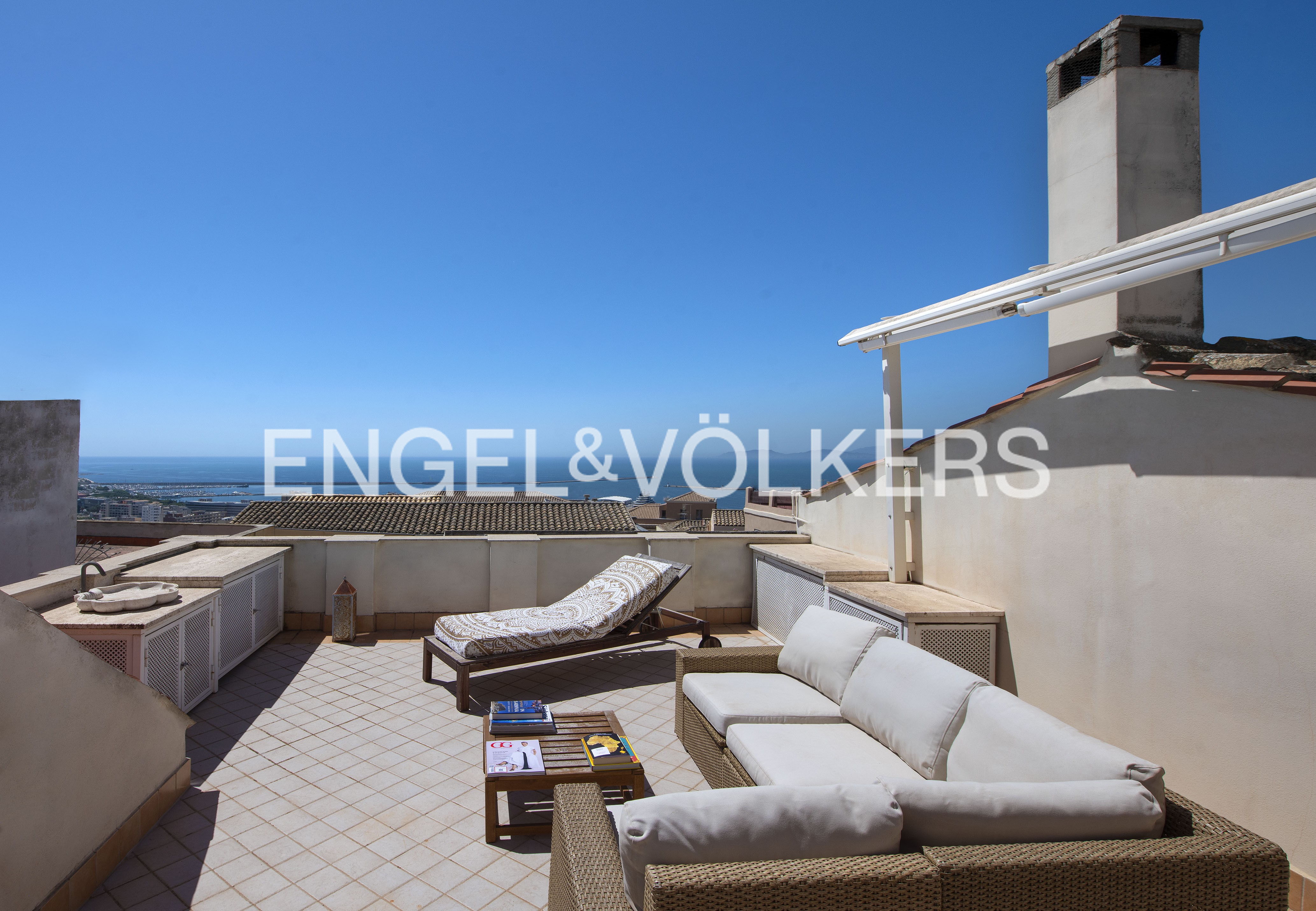 Historic elegance in the heart of Cagliari with sea view