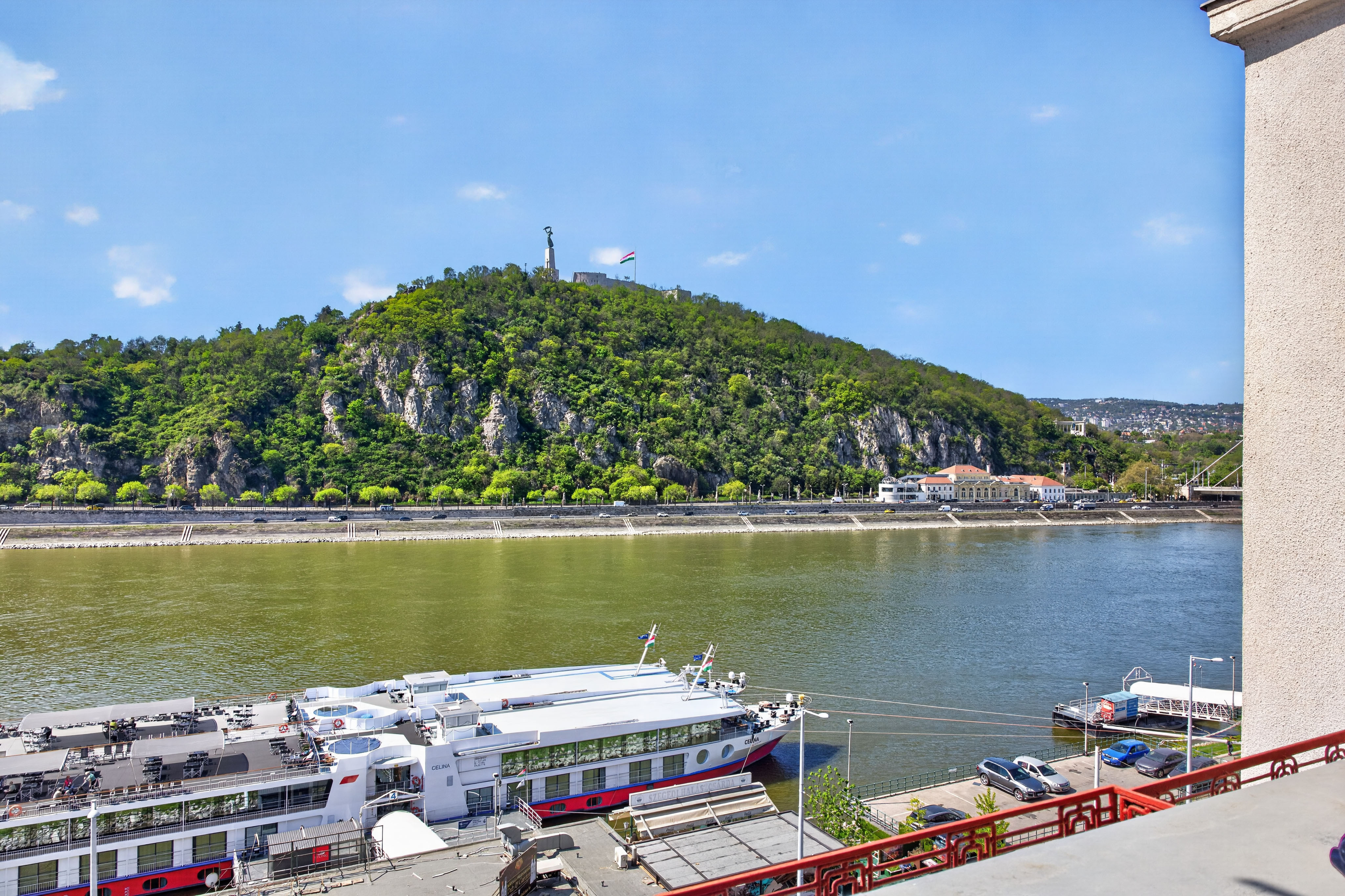 Rare opportunity: Panoramic residence with views of Gellért Hill and the Danube