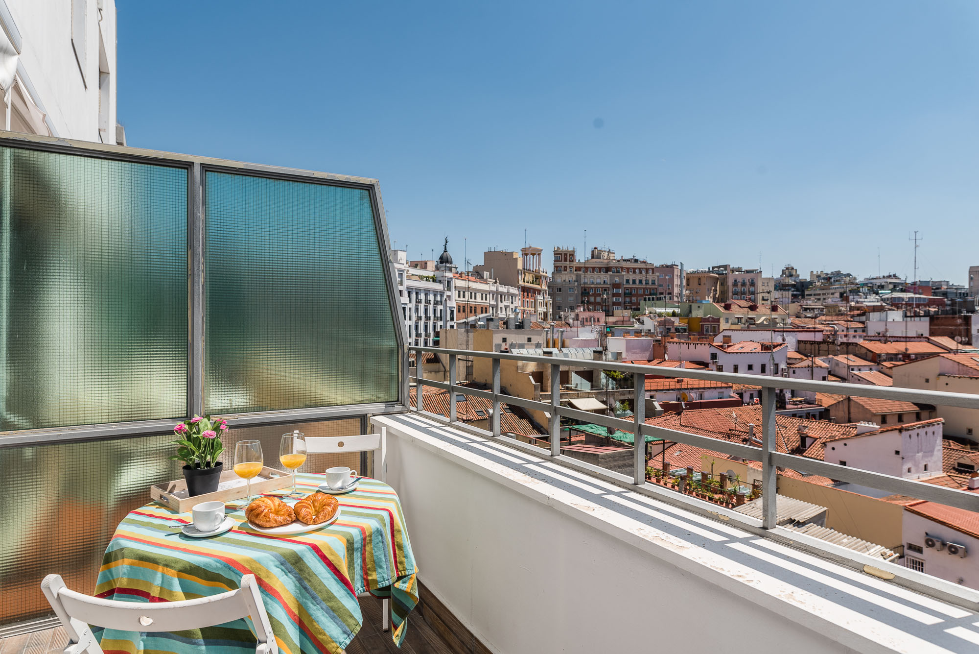Furnished apartment with a terrace and unobstructed views over Plaza de España