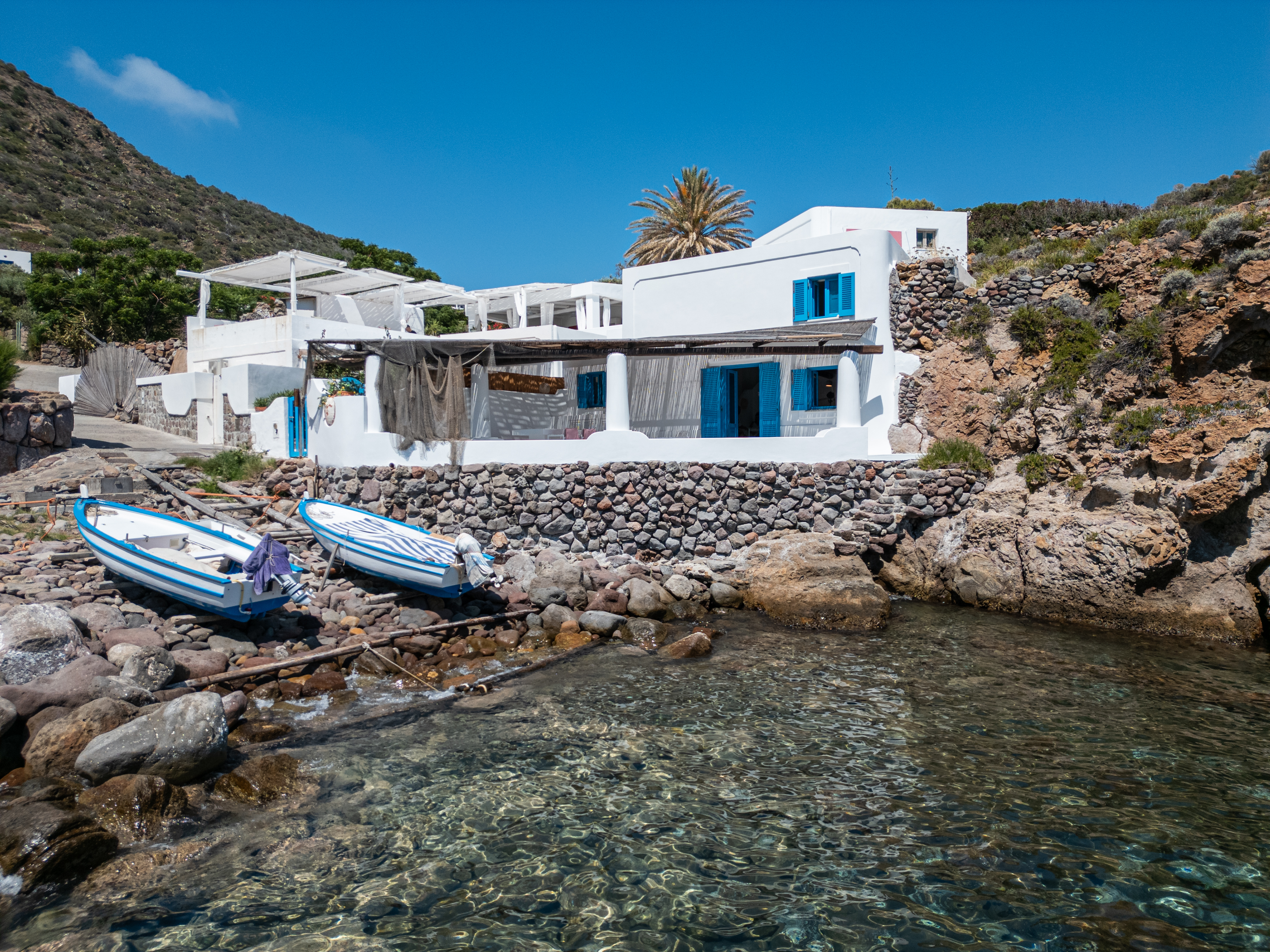 Una gemma preziosa a Panarea: pieds-dans-l’eau a cala Zimmari
