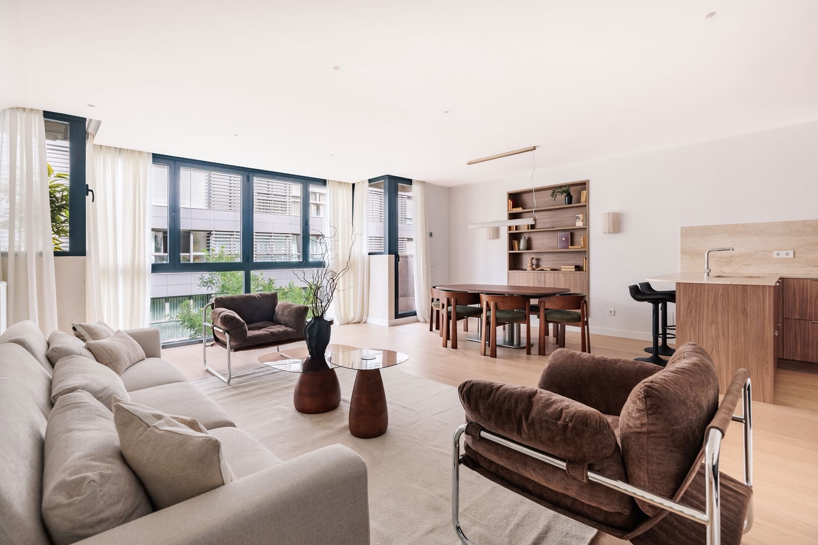 Renovated home with garage in Goya.
