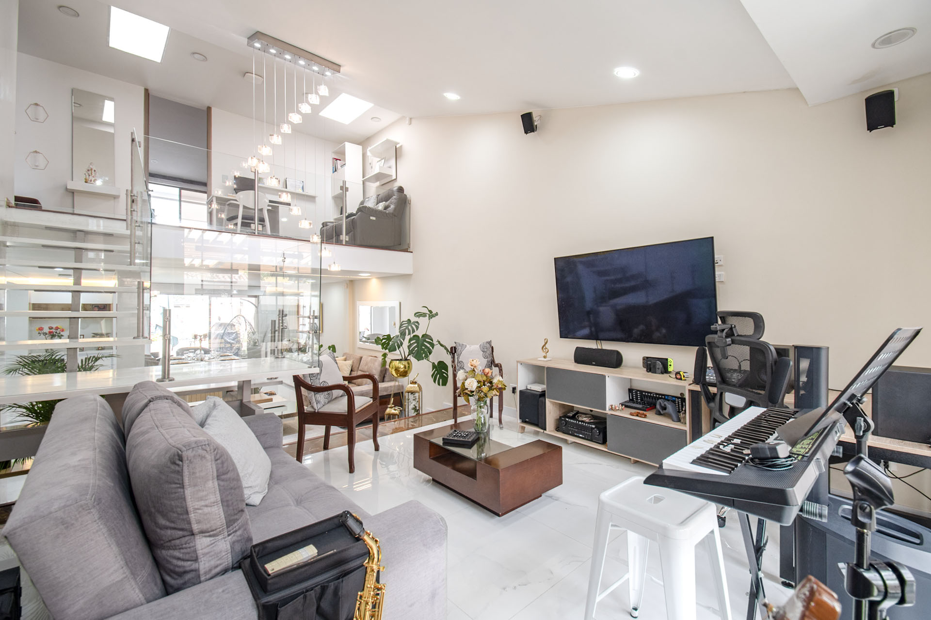 Amplia casa remodelada con terraza para venta en Pontevedra