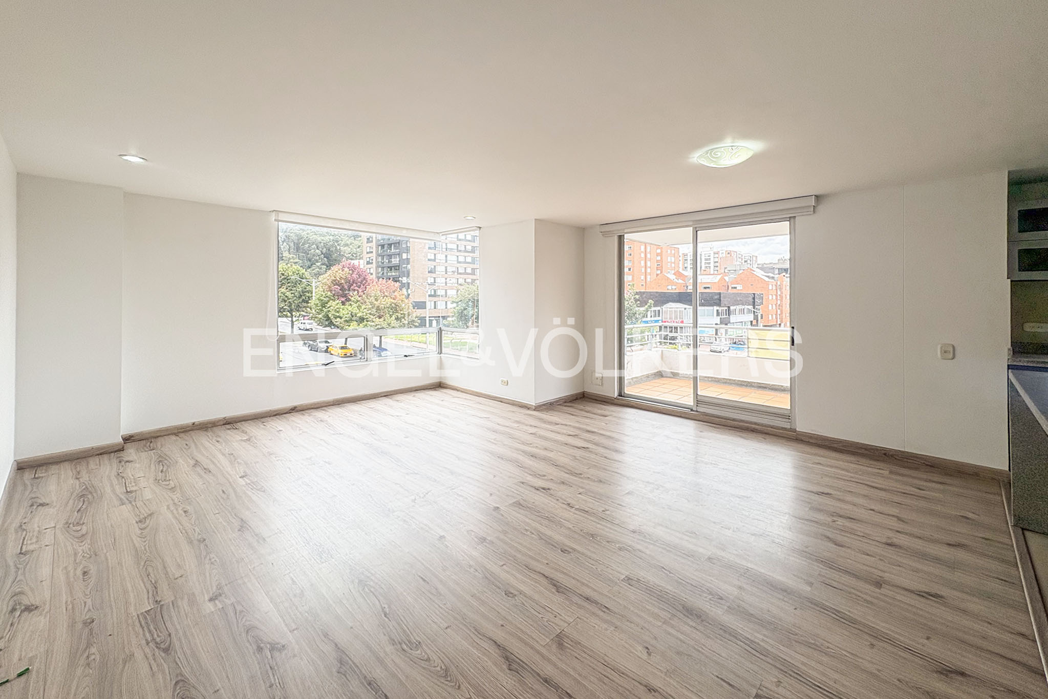Apartamento con balcón para venta en Cedritos