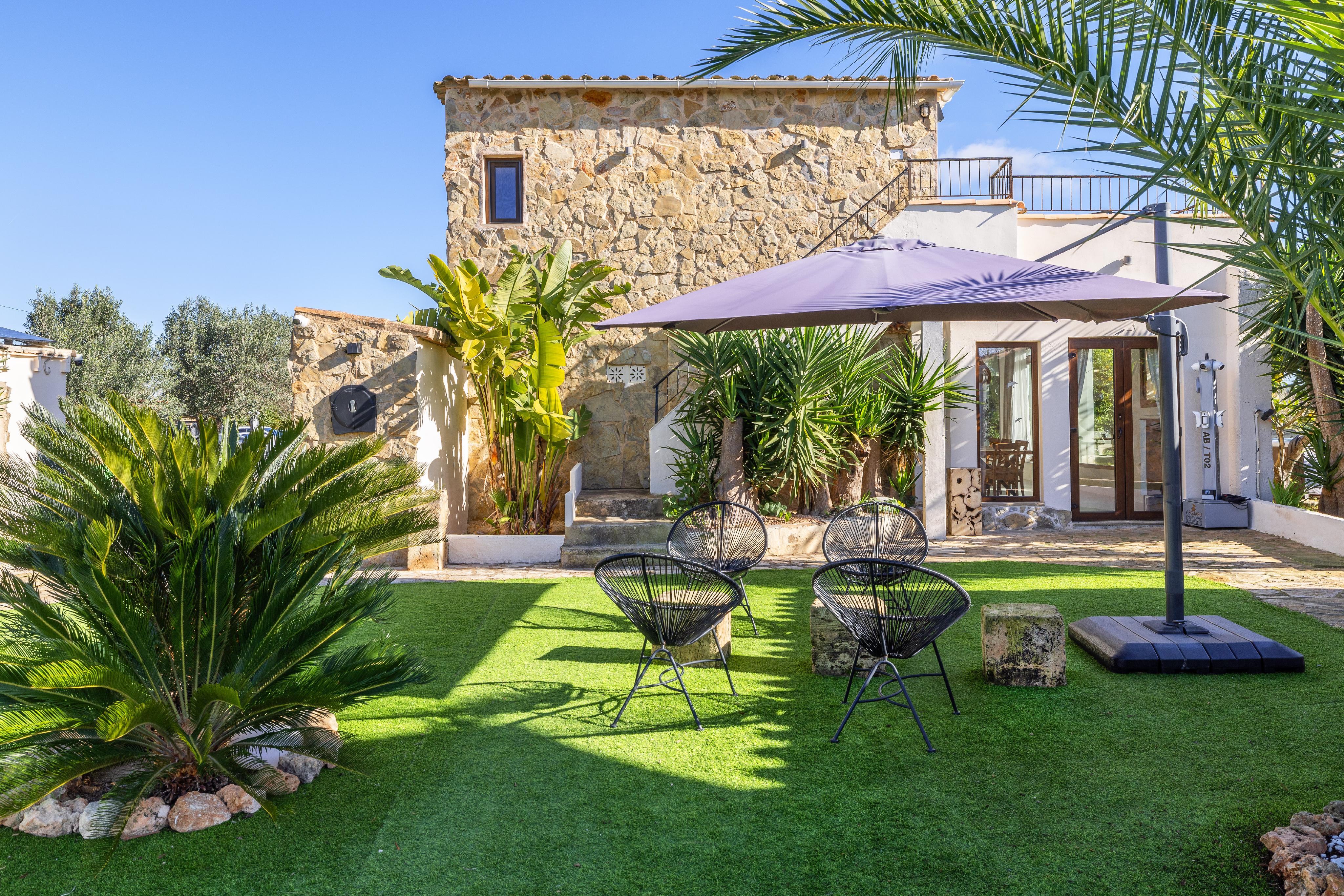 Charming finca idyll with modern amenities and pool