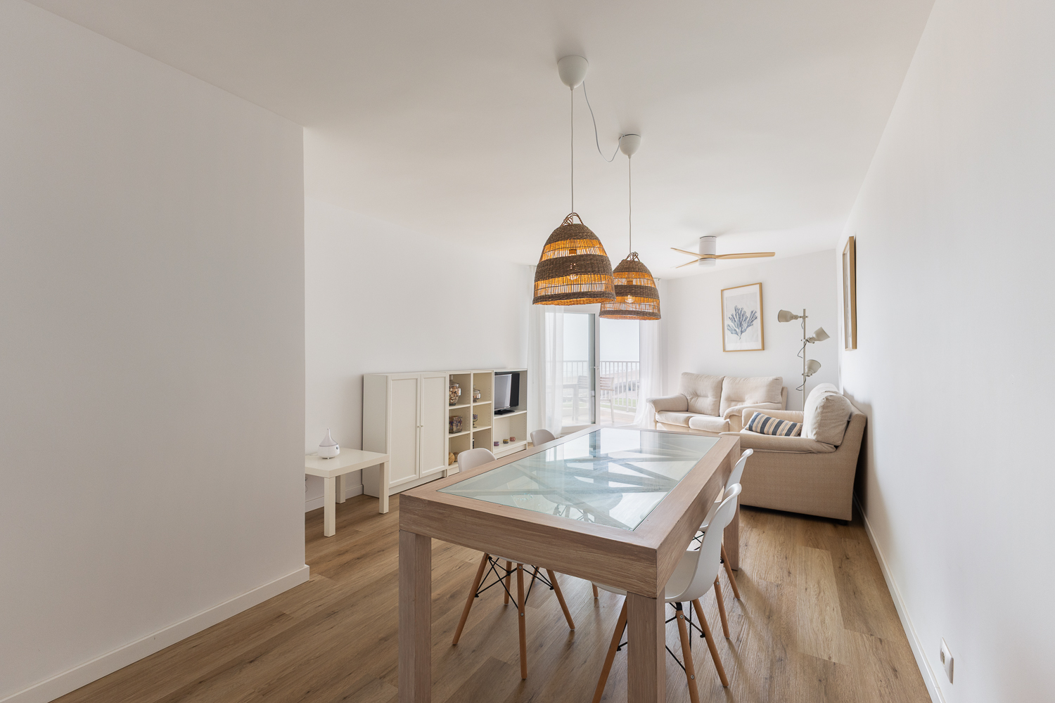 Exclusive renovated beachfront apartment in El Perellonet, in a residential complex