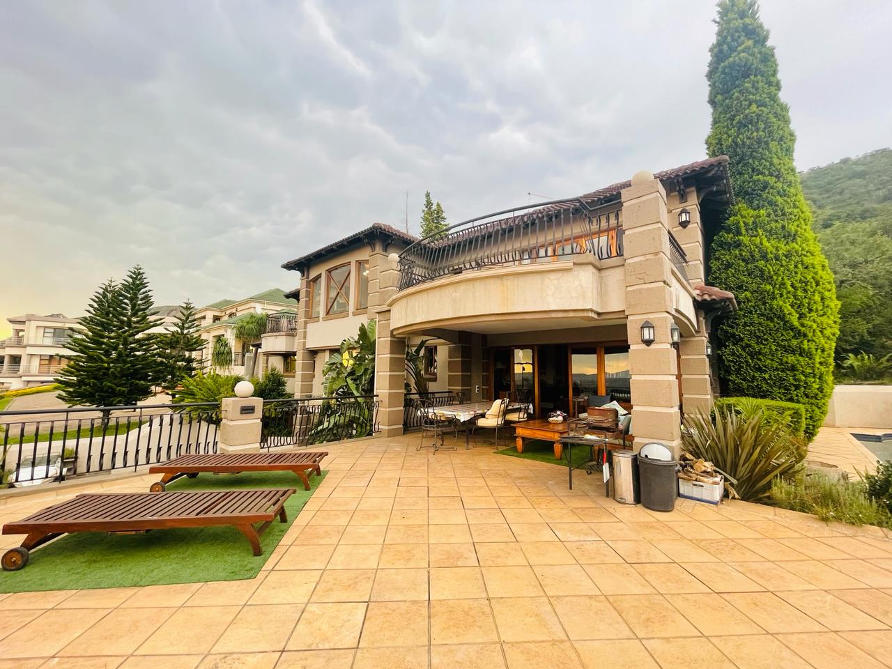 Up market house nestled into Magalies Mountain