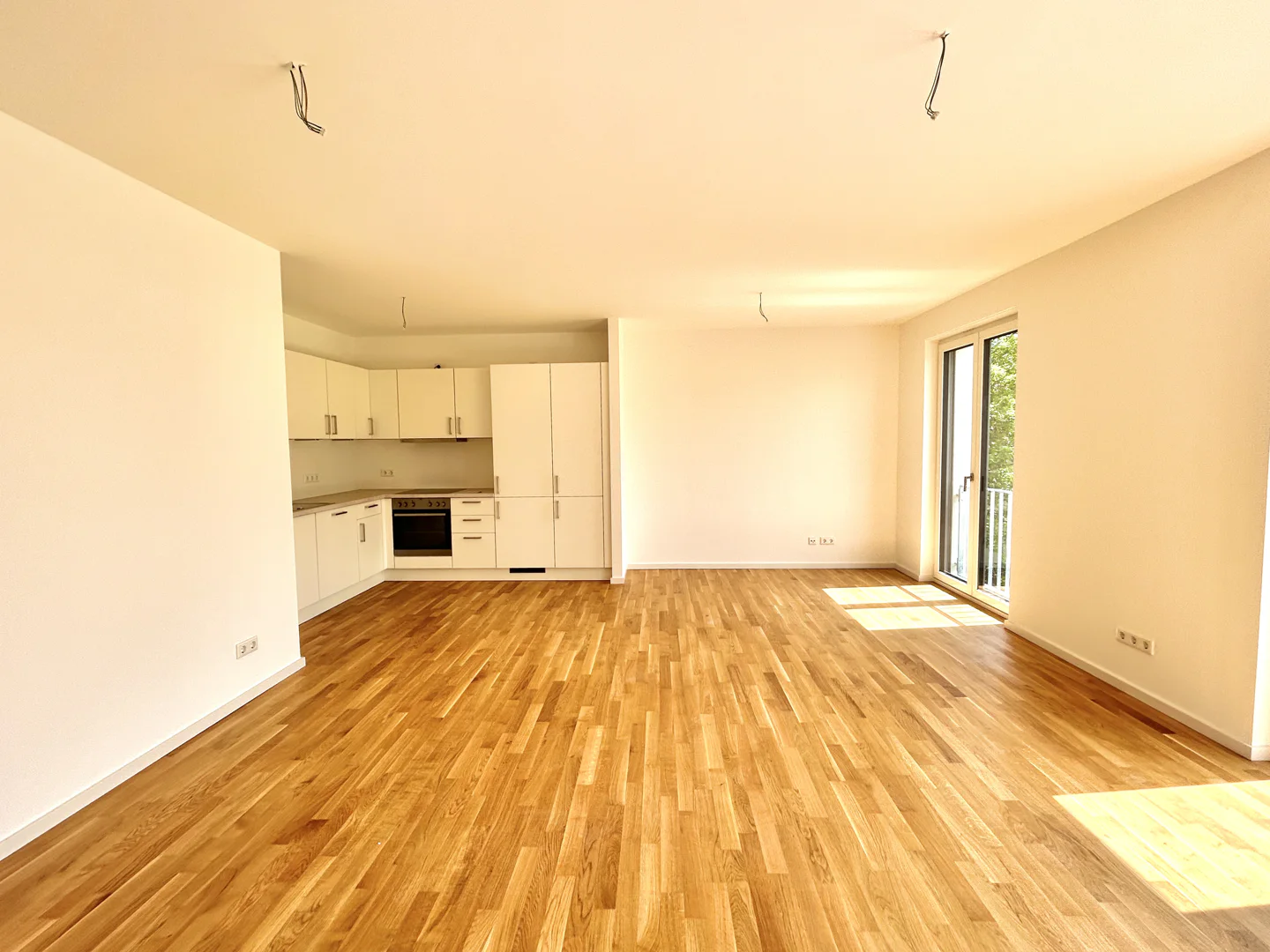Lichtdurchflutet & Modern: Neubauwohnung mit Balkon & Aufzug - Foto 1
