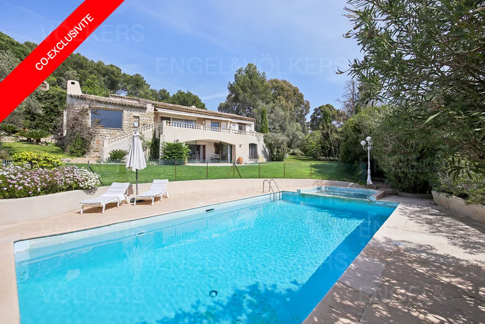 Stunning villa, magnificent views, sought-after area in Mougins