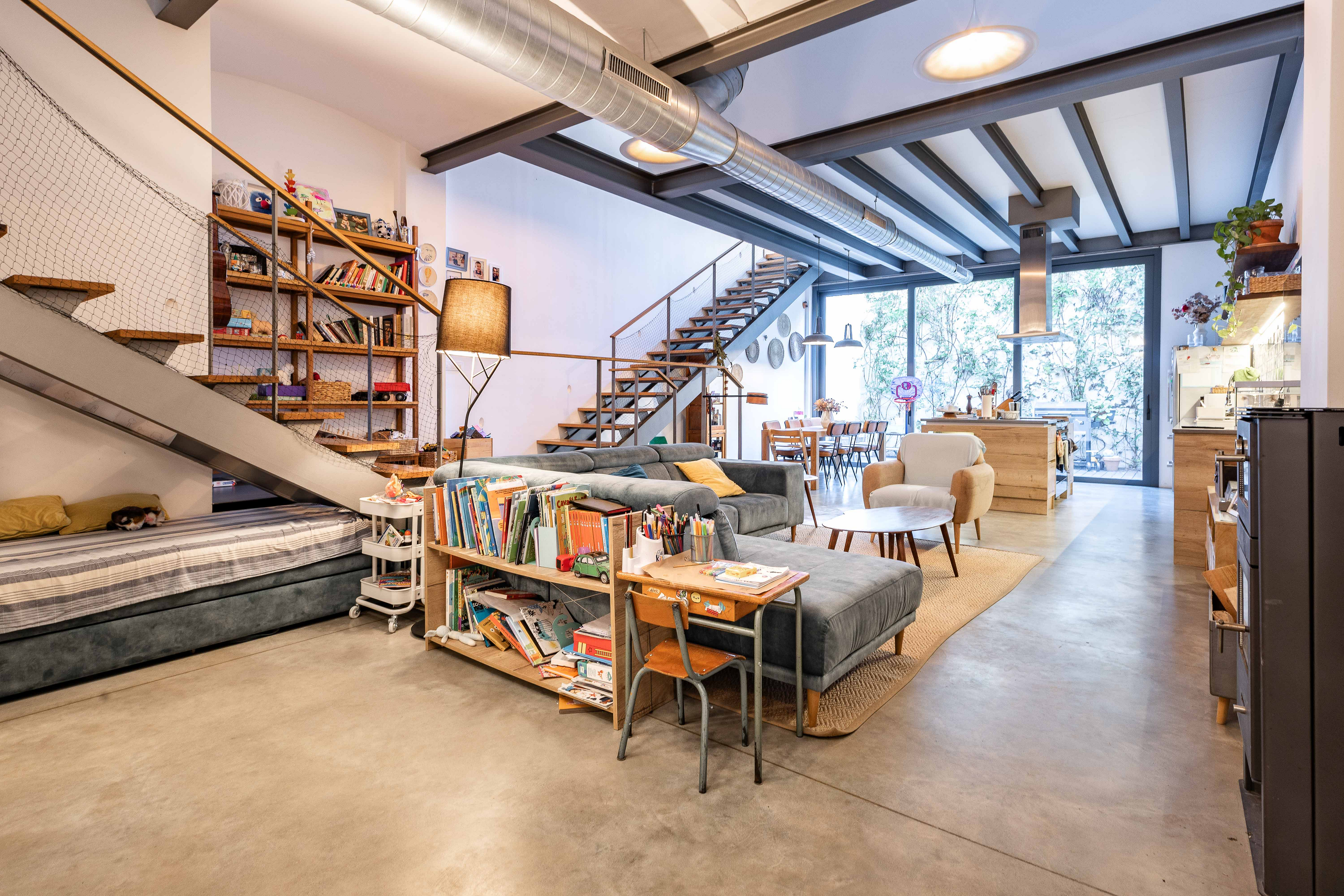 Exclusivitat a Badalona: apartament impecable de 220 m² reformat el 2022, 3 suites i garatge privat, amb terrassa de 15 m² i pati, a tocar del mar i ben connectat amb Barcelona