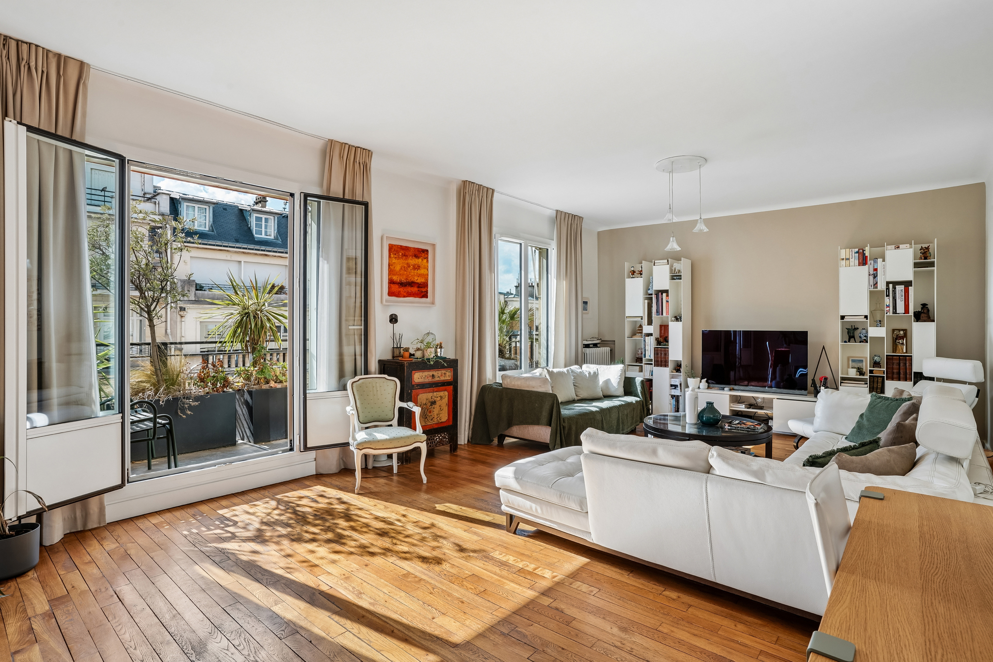 Trocadero—Family Apartment with Terrace, High Floor.