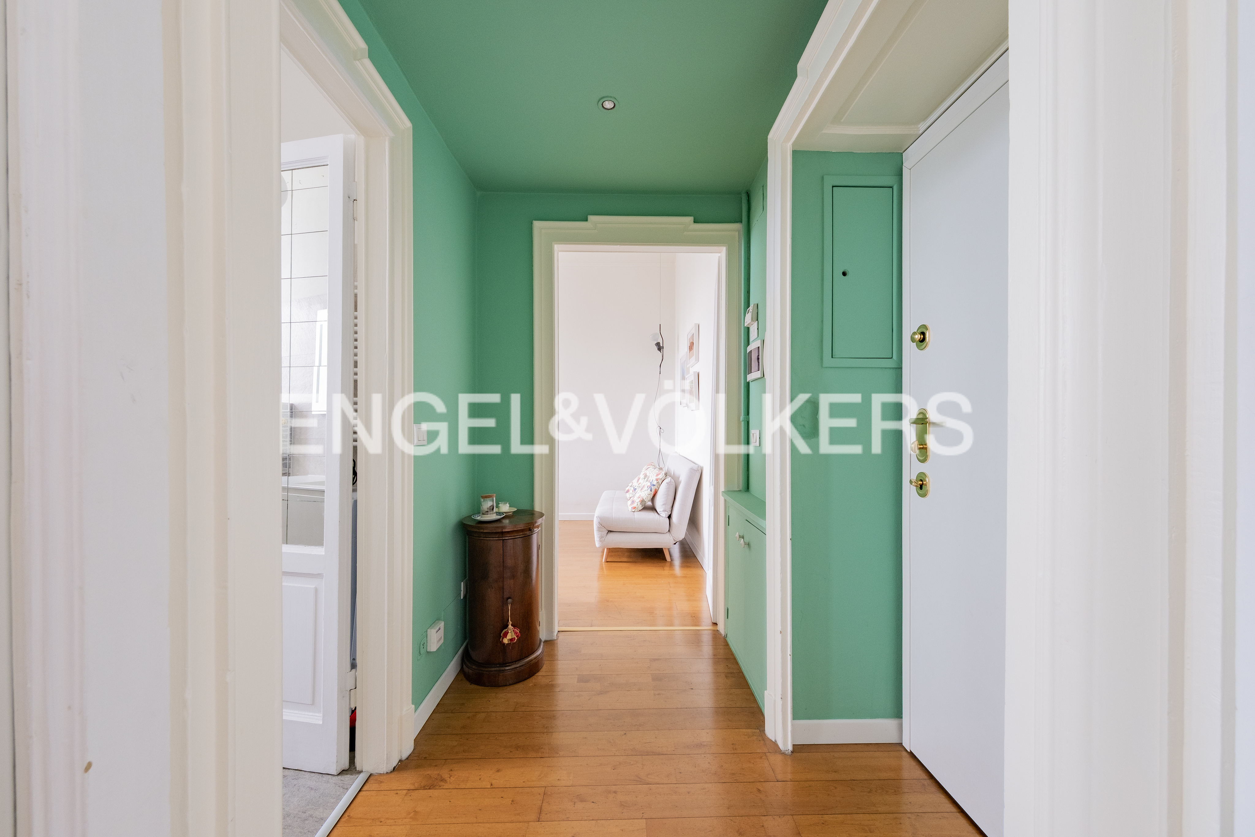 Renovated one-bedroom apartment in a period building in Scalo Romana