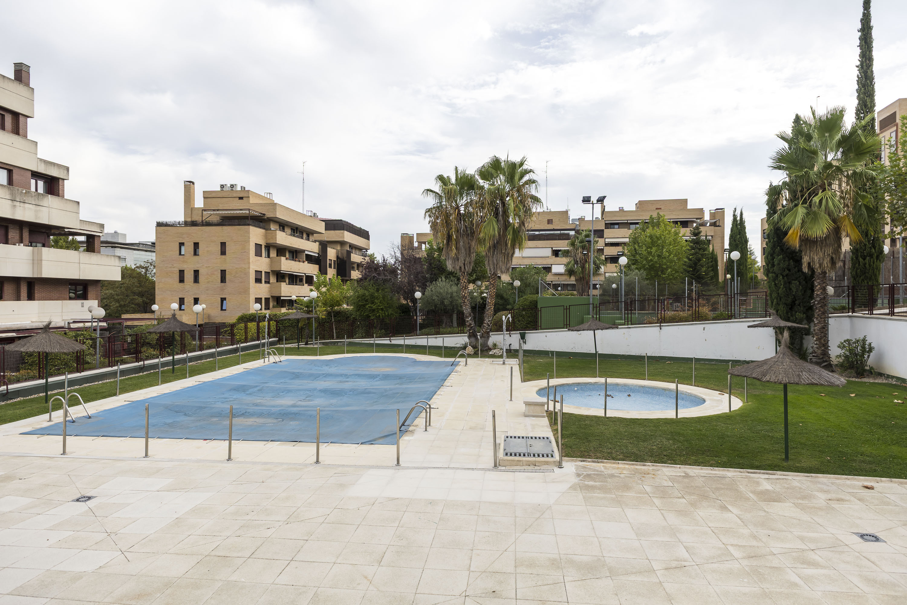 Exclusive 220 m² Triplex with Private Patio and Double Garage in Arroyo de la Vega