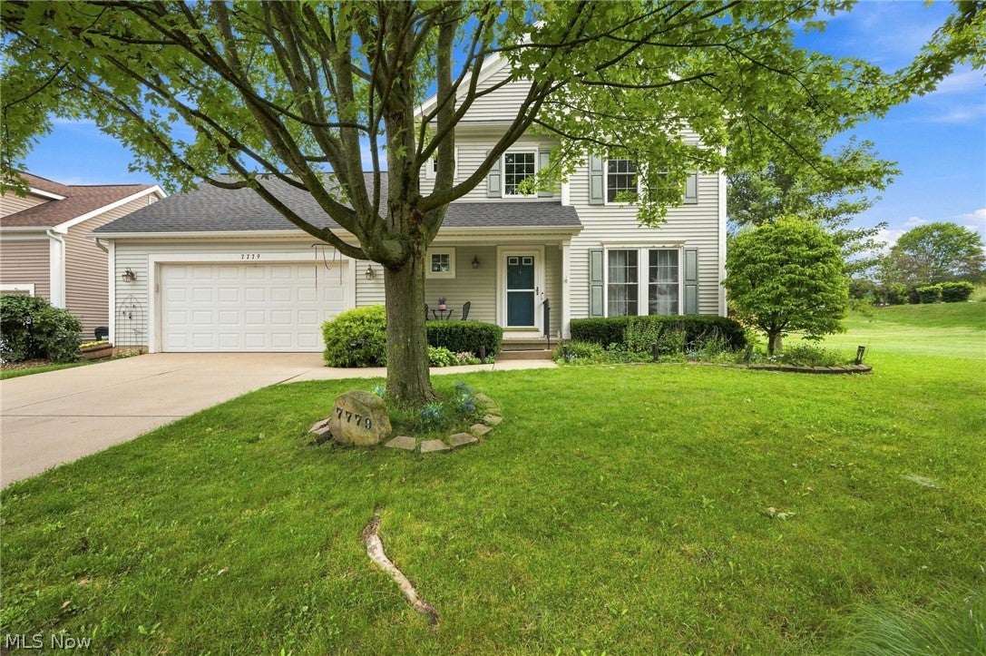 Spacious Colonial in Hudson's Bradford Meadows