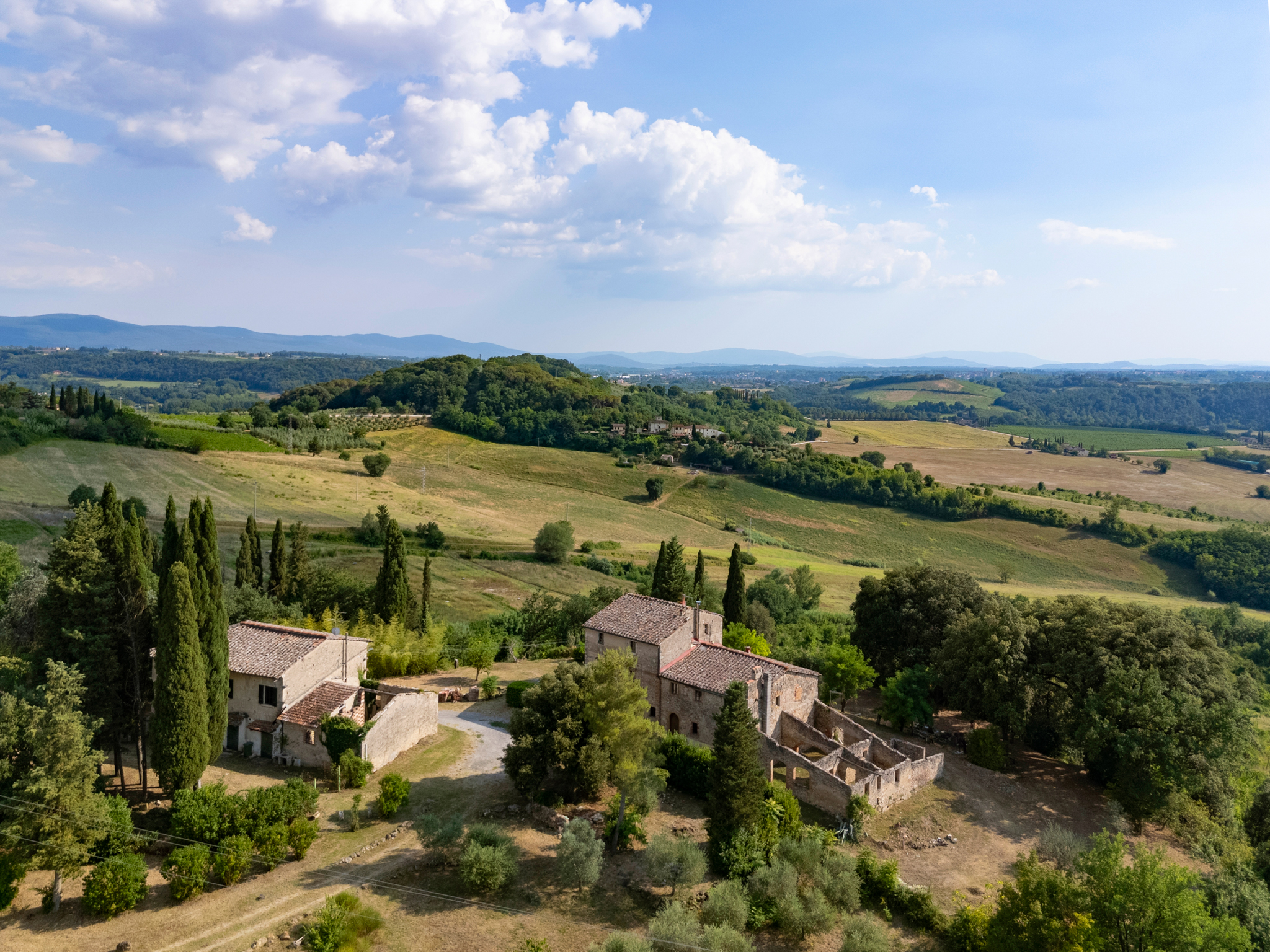 Charming Estate Between Florence and Siena