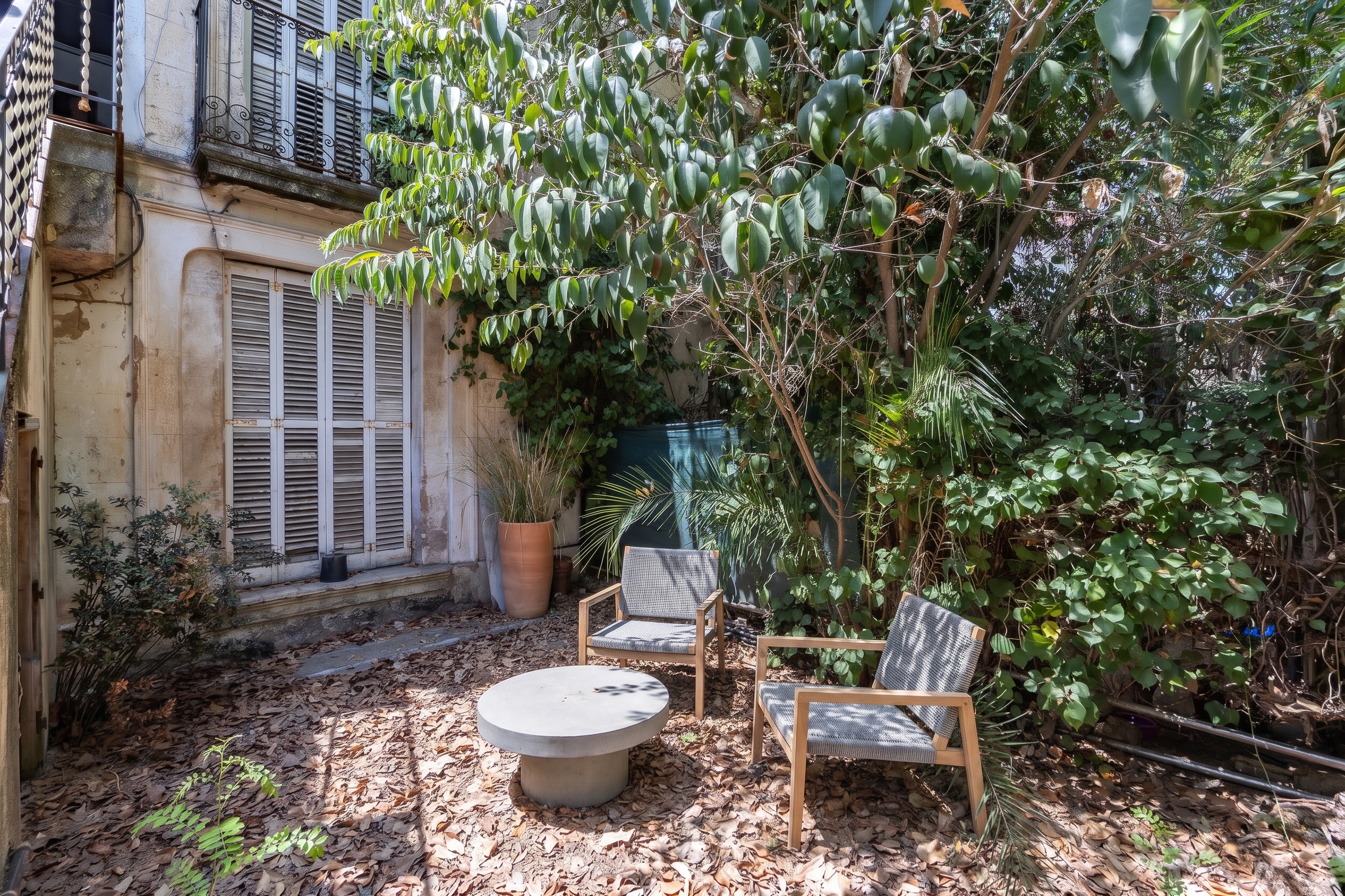 House with large garden in the heart of Horta [AI-modified]