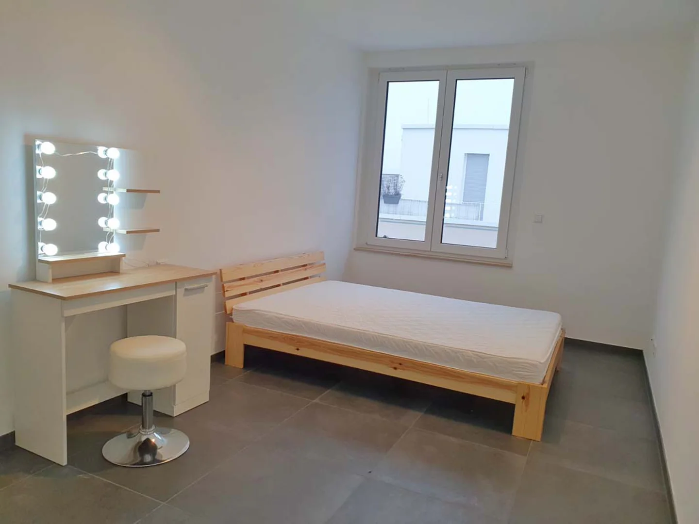 Edle 3-Zimmer-Penthouse-Wohnung mit Dachterrasse, auf Wunsch teilmöbliert - Photo 4
