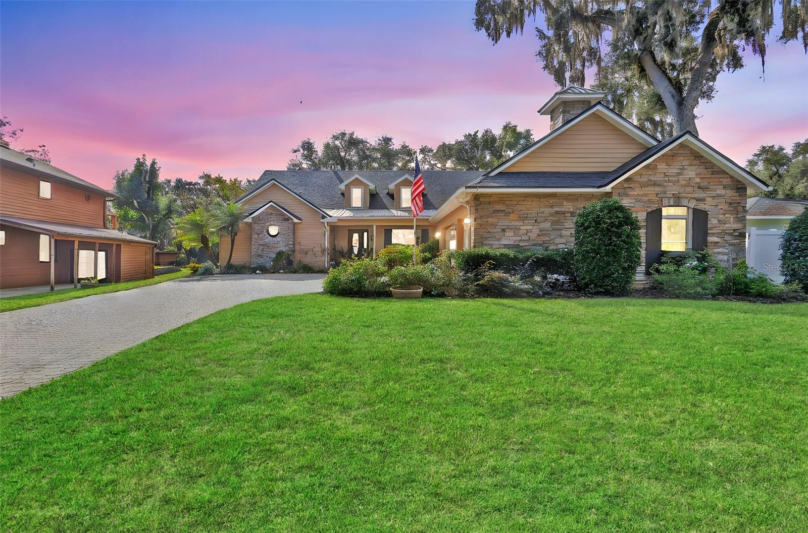 Waterfront Retreat Upstream From the St. John's River