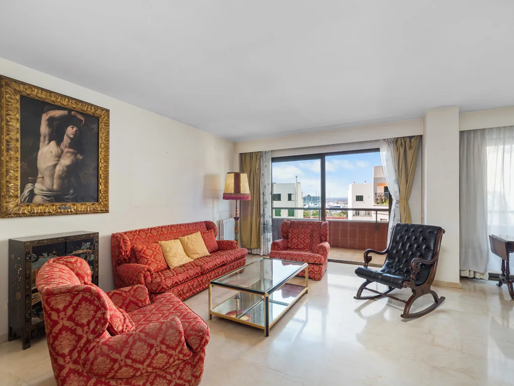 Zum Renovieren: Helle, großzügige Wohnung mit Aussicht & Parkplatz am Paseo Mallorca