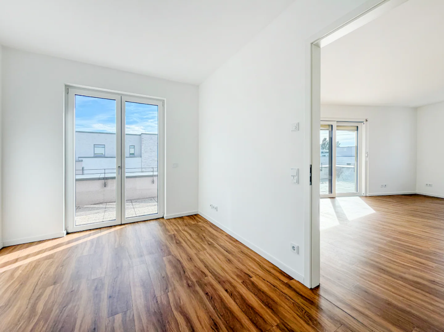 Exklusive 3-Zimmer-Wohnung mit weitläufiger Terrasse - Photo 1
