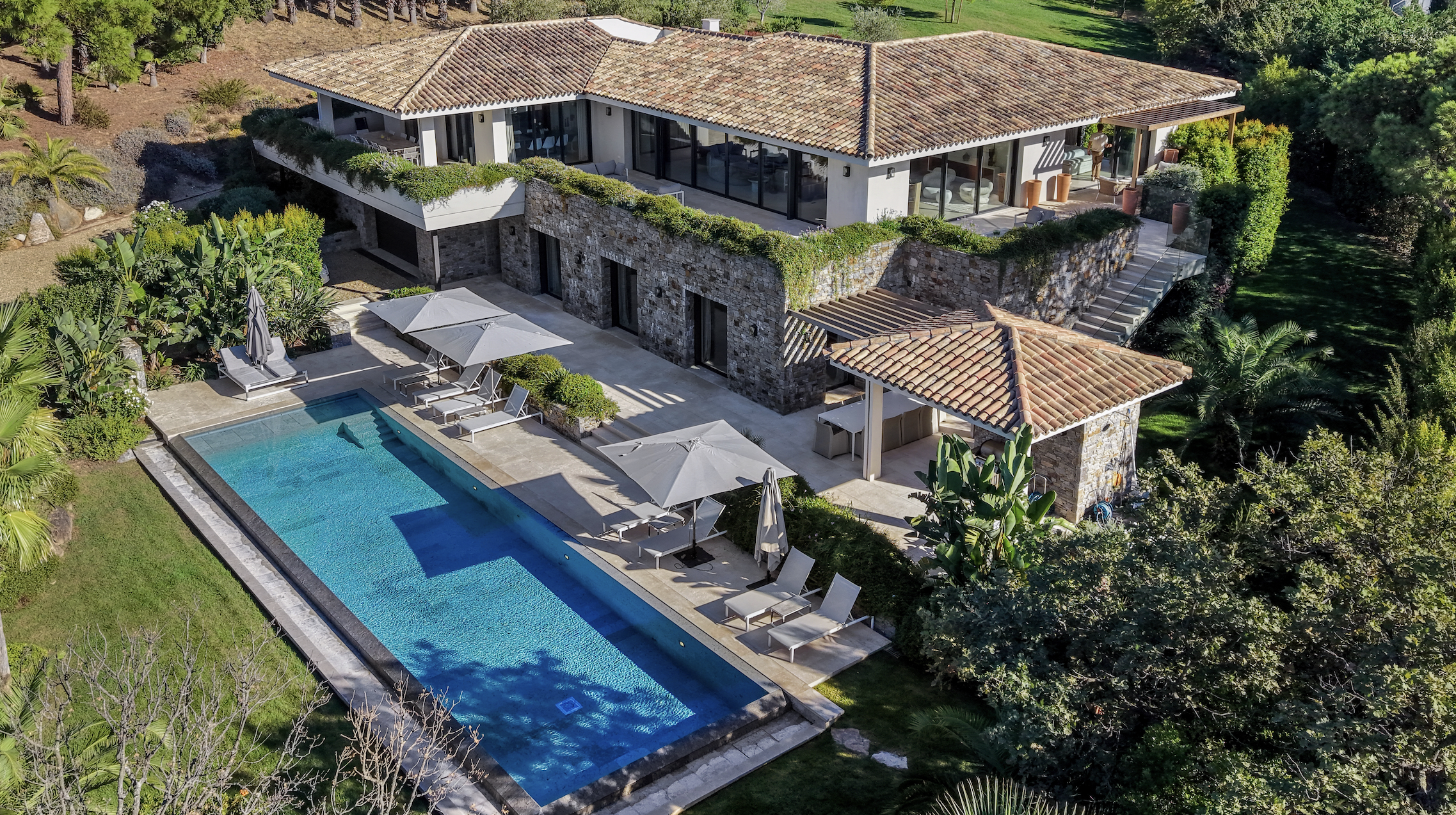 Property just a short walk from the village of Saint-Tropez