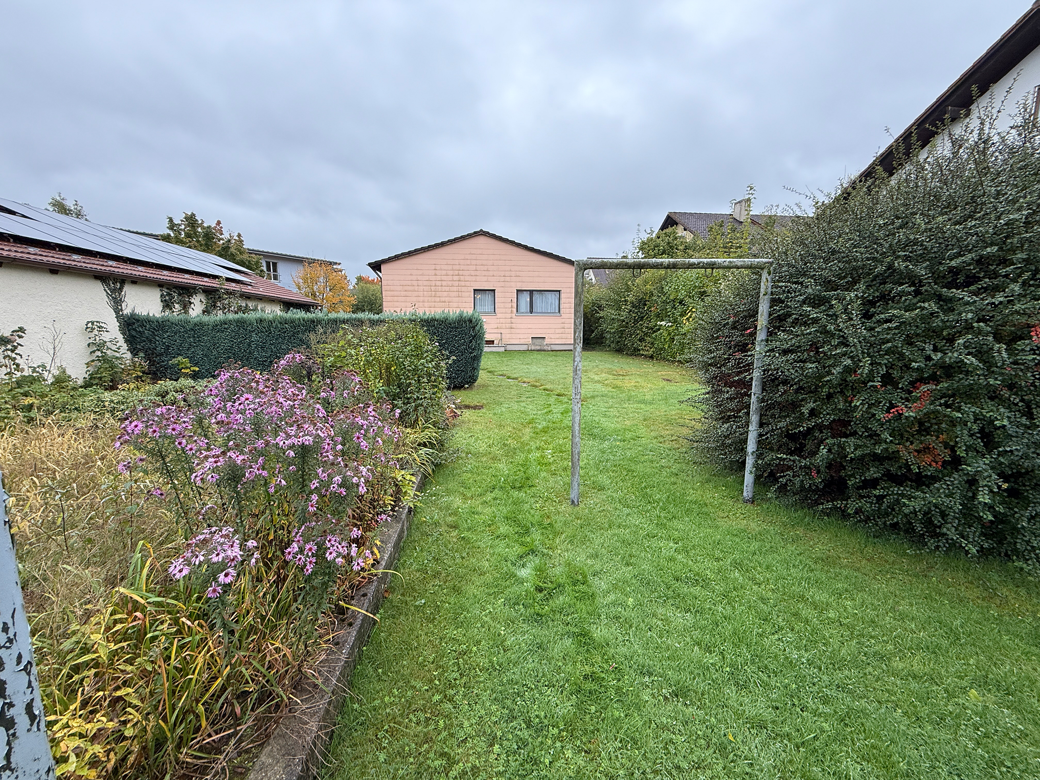 Renovate, expand, live: Large lot in Ampfing