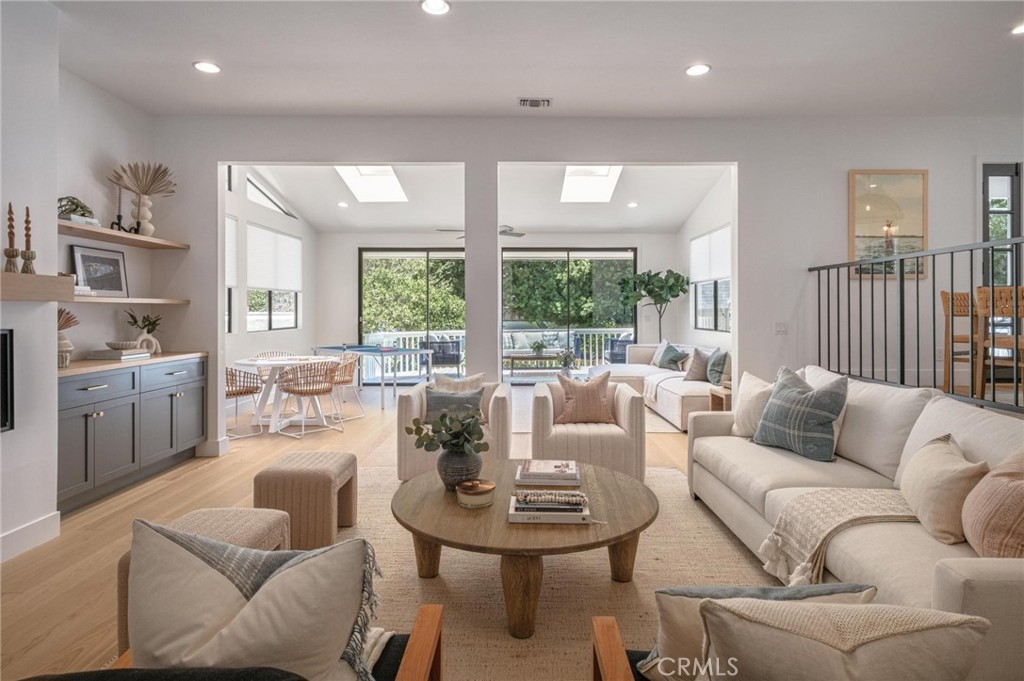 Modern Manhattan Beach Home on Expansive Lot