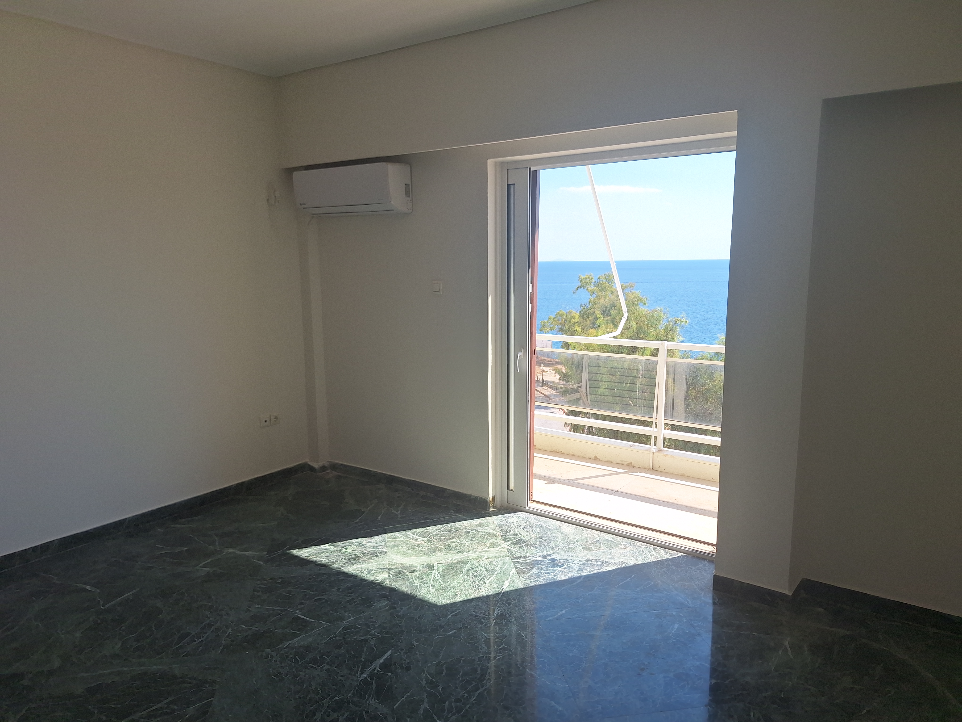 Apartment overlooking Freatida