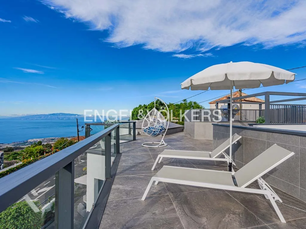 High quality dream house with sea views