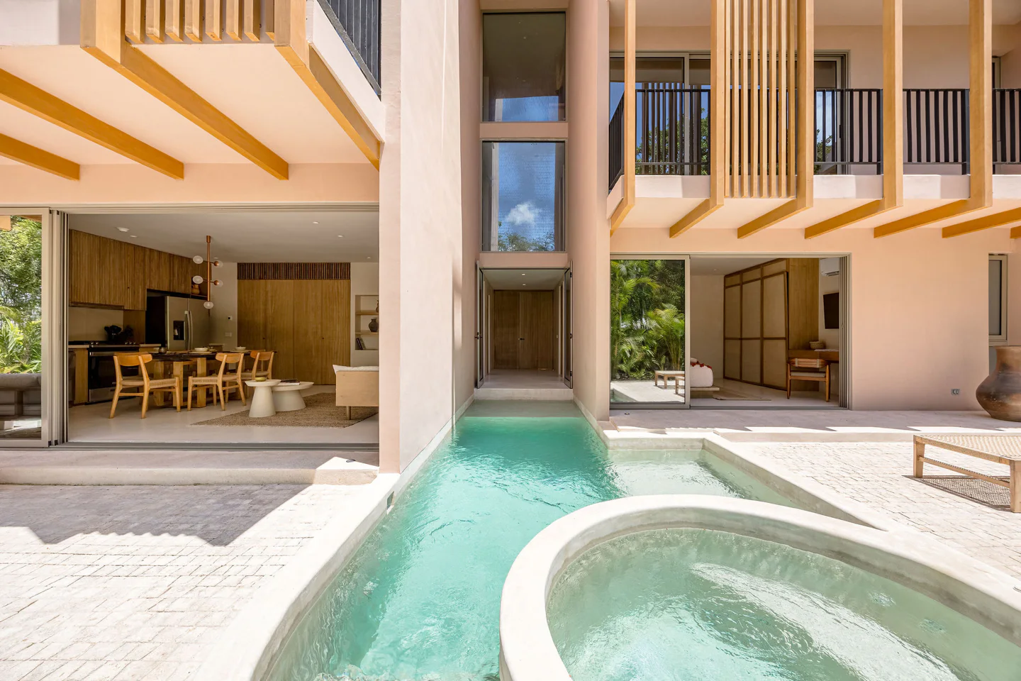 3 bedroom, 3 bathroom w/private pool & jacuzzi in Aflora 5