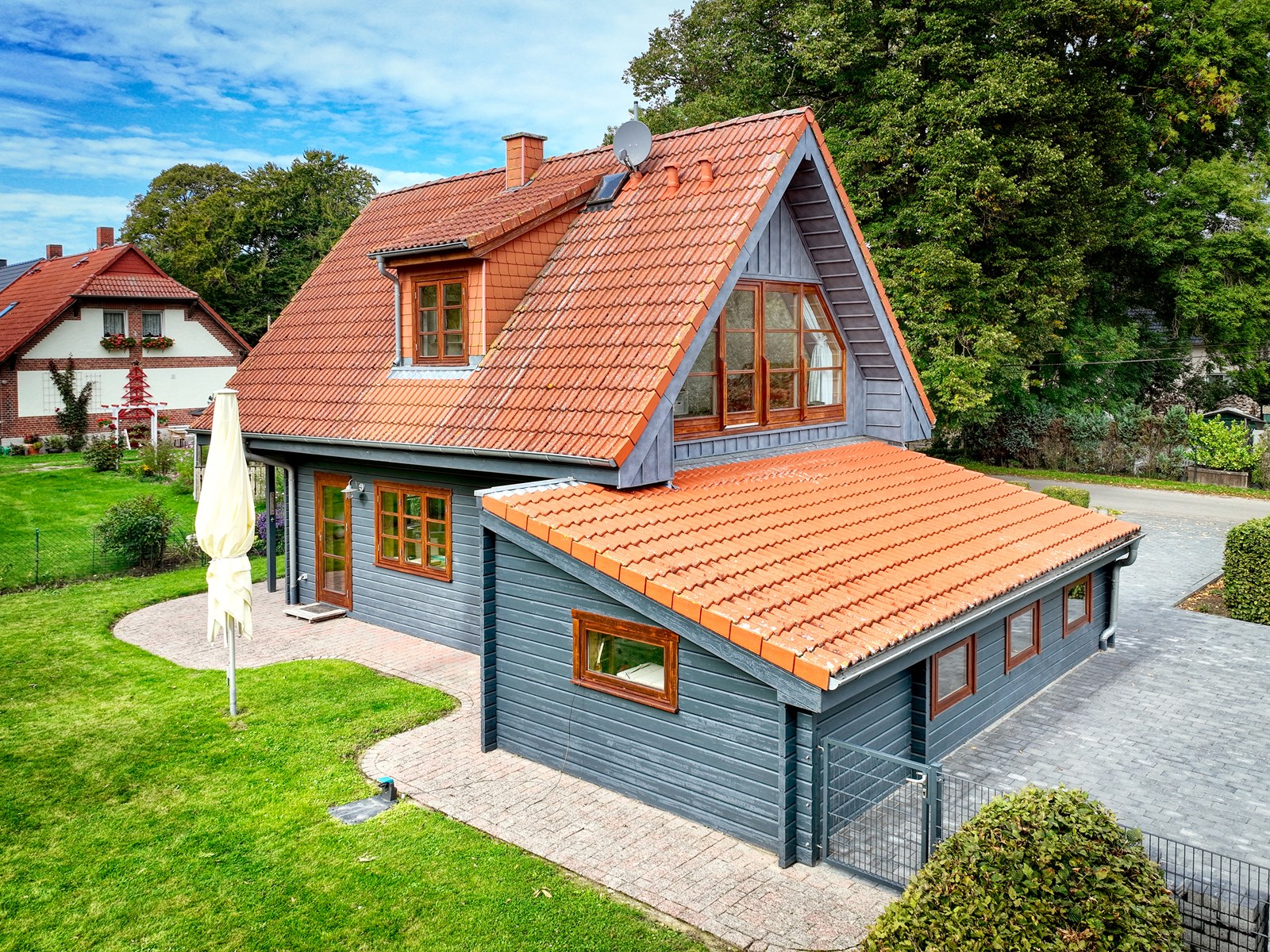 Blockbohlenhaus im dänischen Stil mit großem Grundstück in Ostseenähe