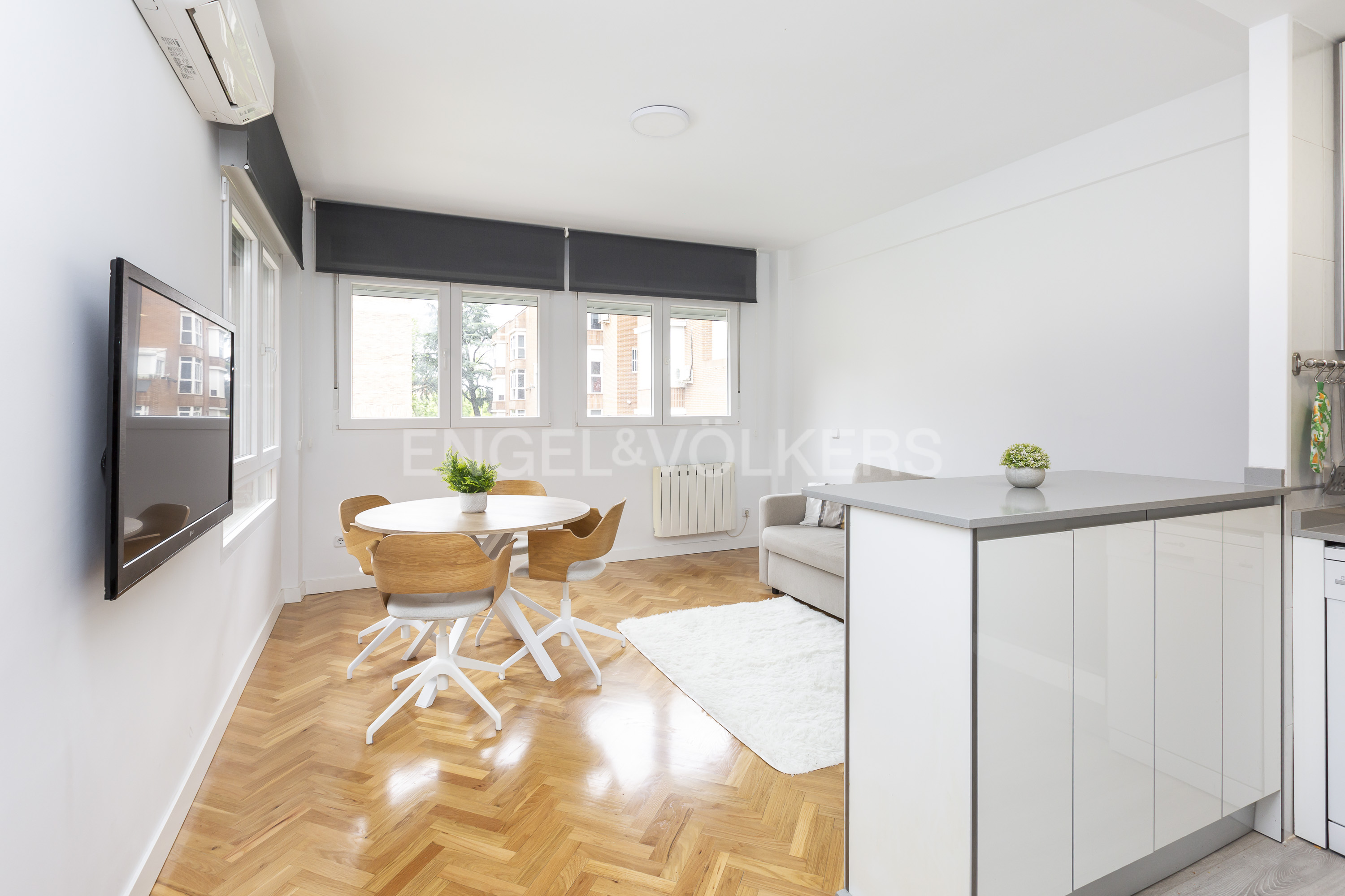 Apartment in Arturo Soria, ready to move in, with pool and a parking space