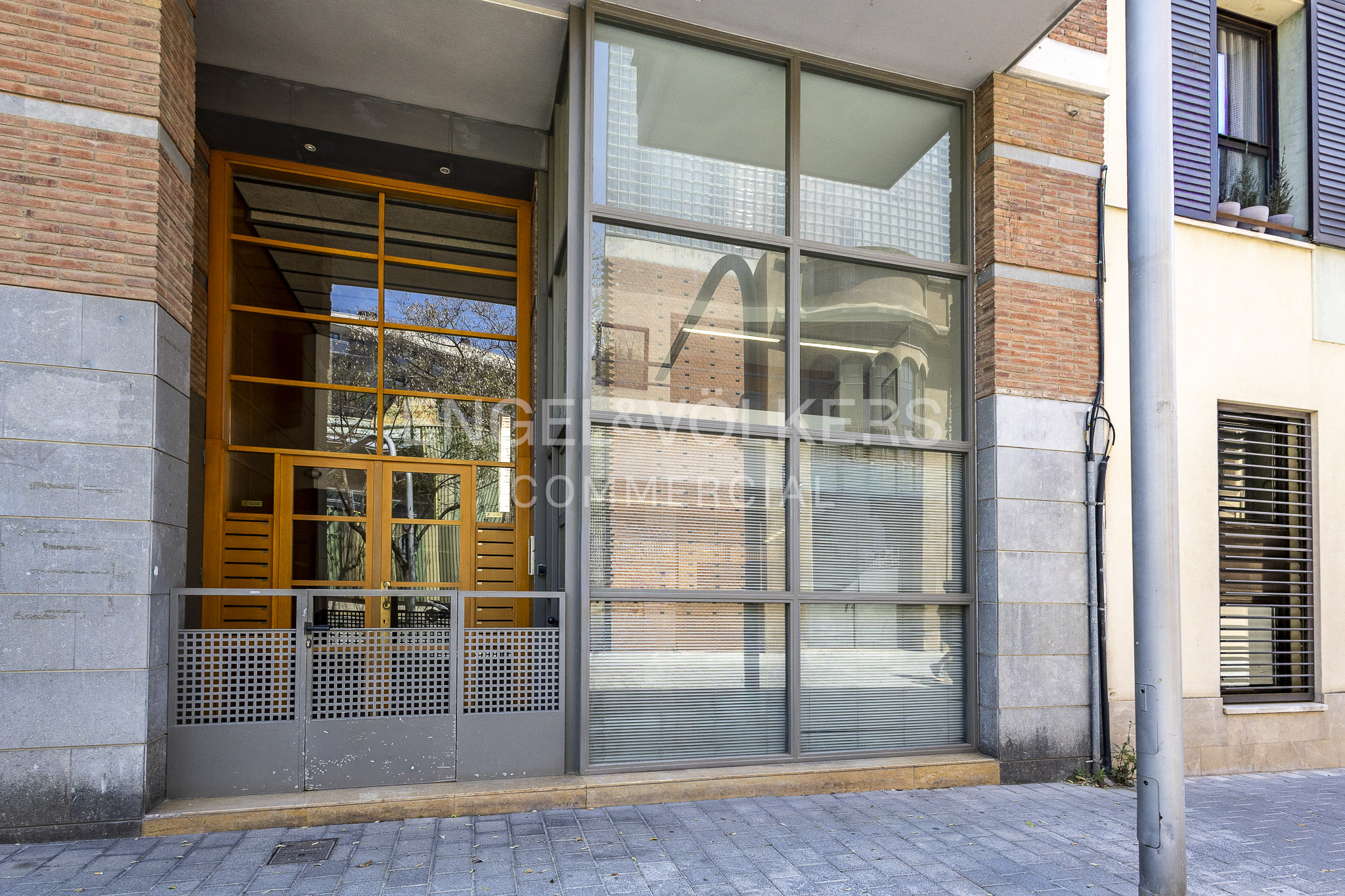 LOCAL TIPO LOFT EN LES CORTS
