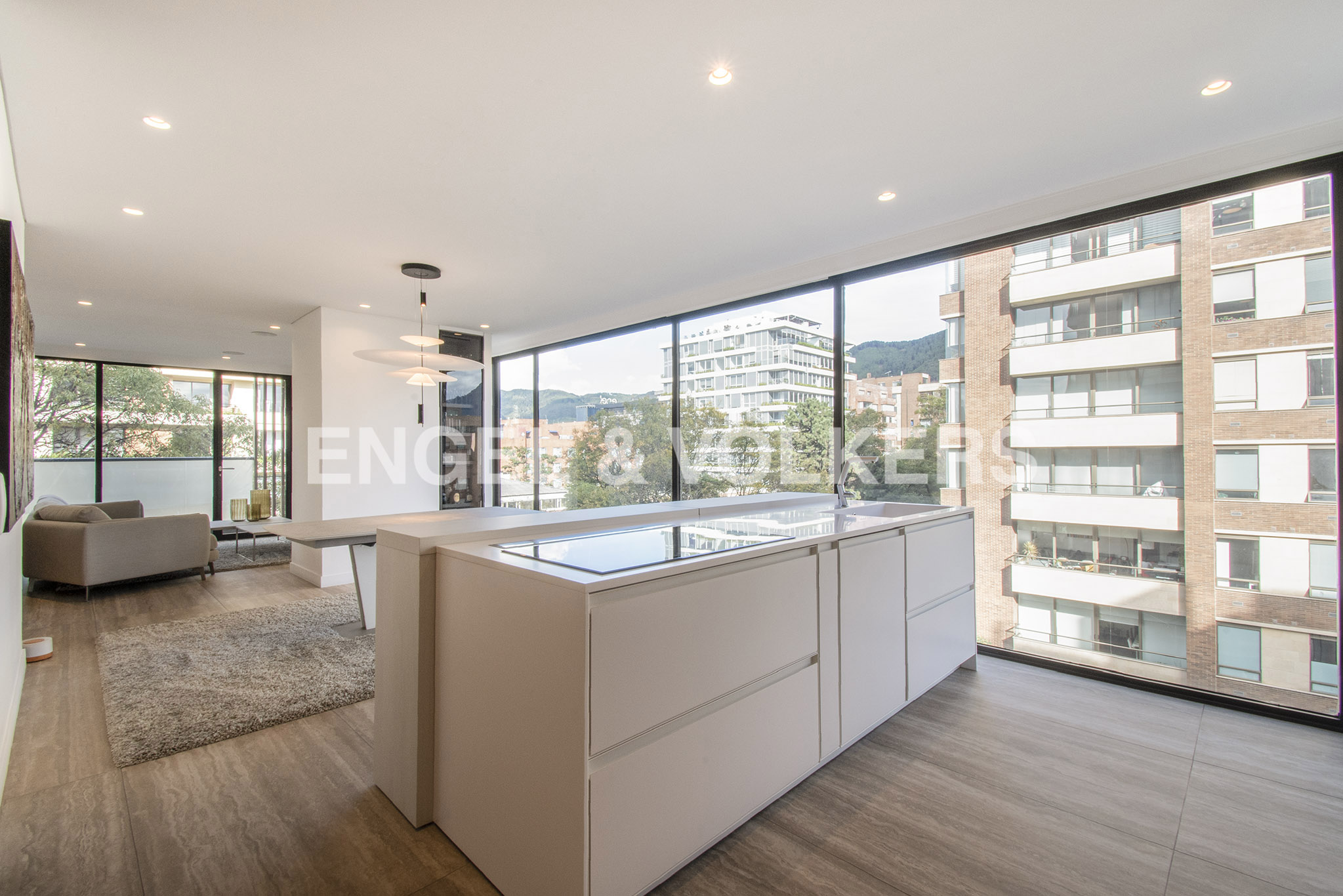 Apartamento de diseño con amplio balcón para venta en Chicó