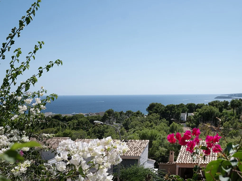Villa mediterránea con vistas al mar sobre el Puerto Portals