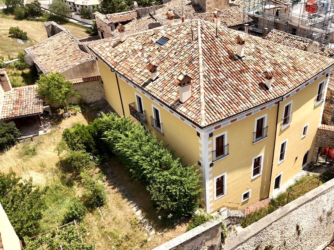 Exclusive apartment in a 17th-century historic residence in the heart of Carapelle Calvisio