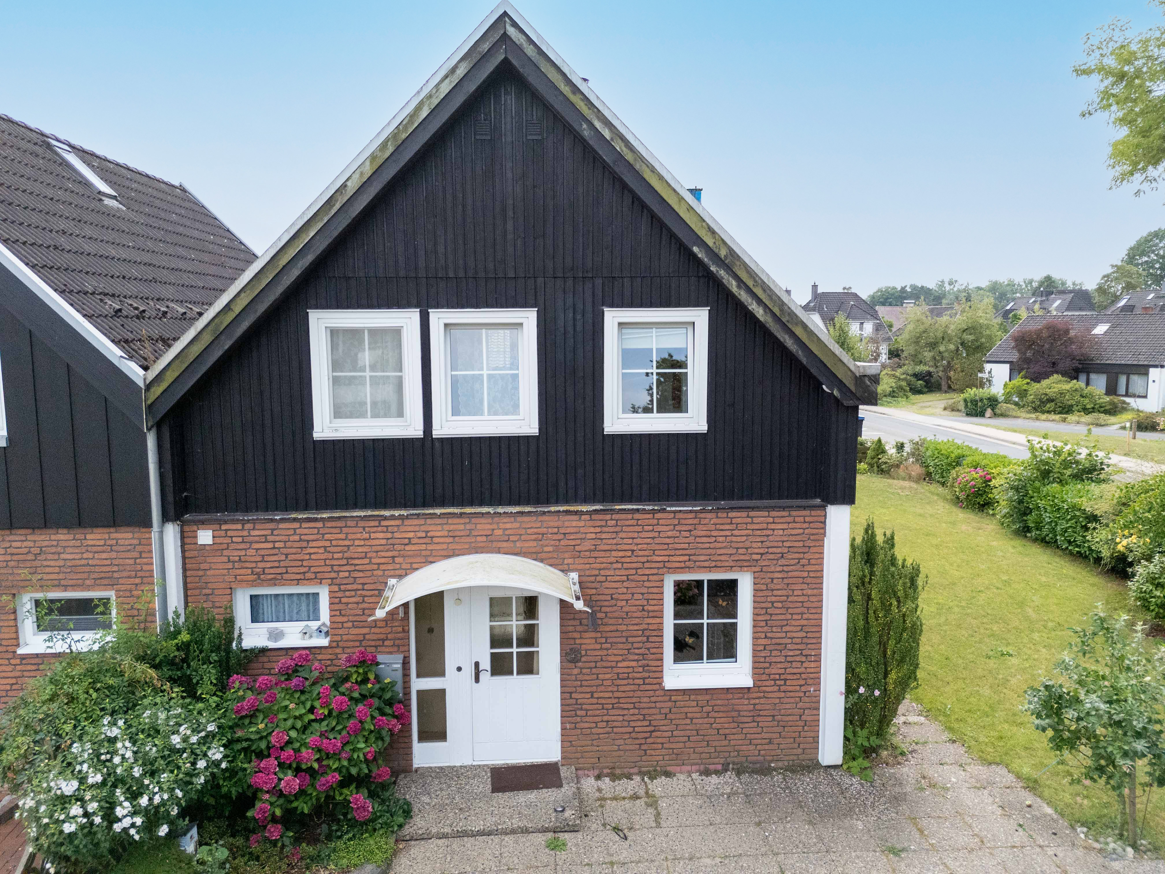 Ruhig gelegen, familienfreundlich und gut angebunden – Doppelhaushälfte mit Garten und Carport