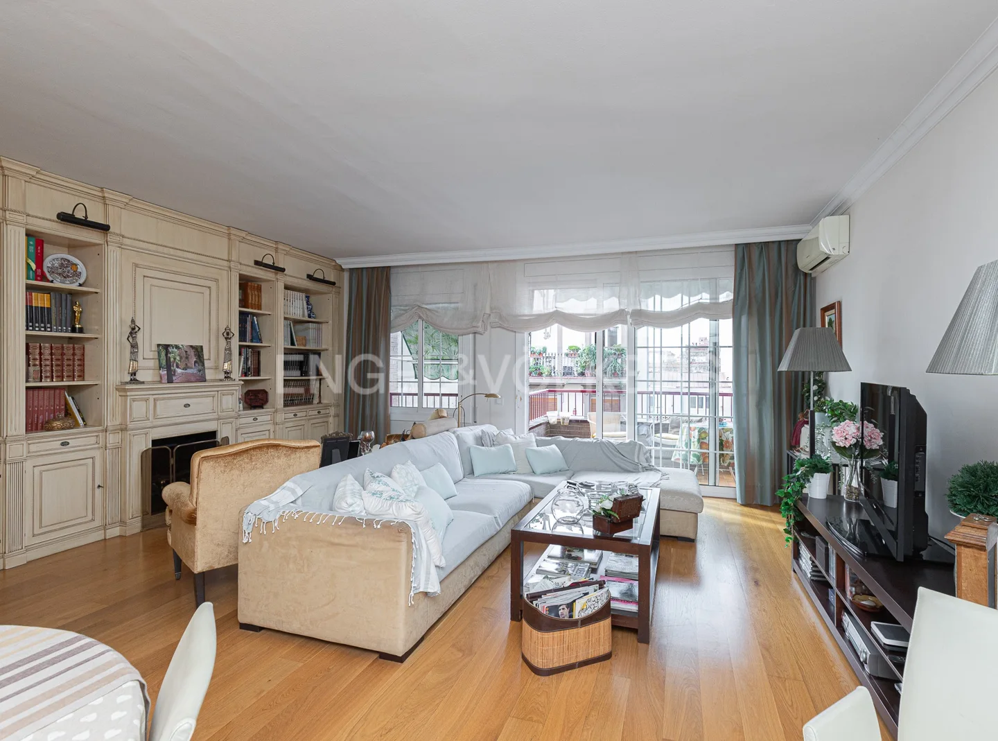 Spectacular flat with 4 bedrooms in Sants